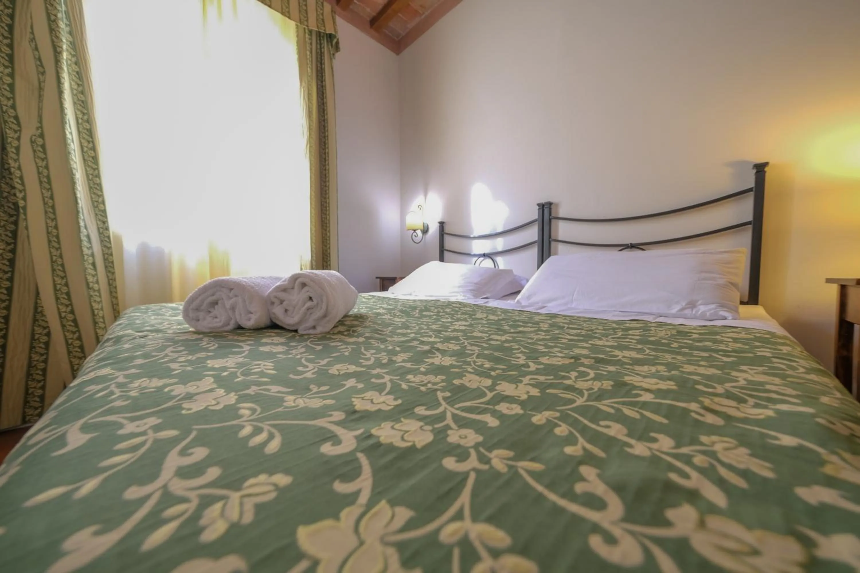 Bedroom, Bed in San Tommaso