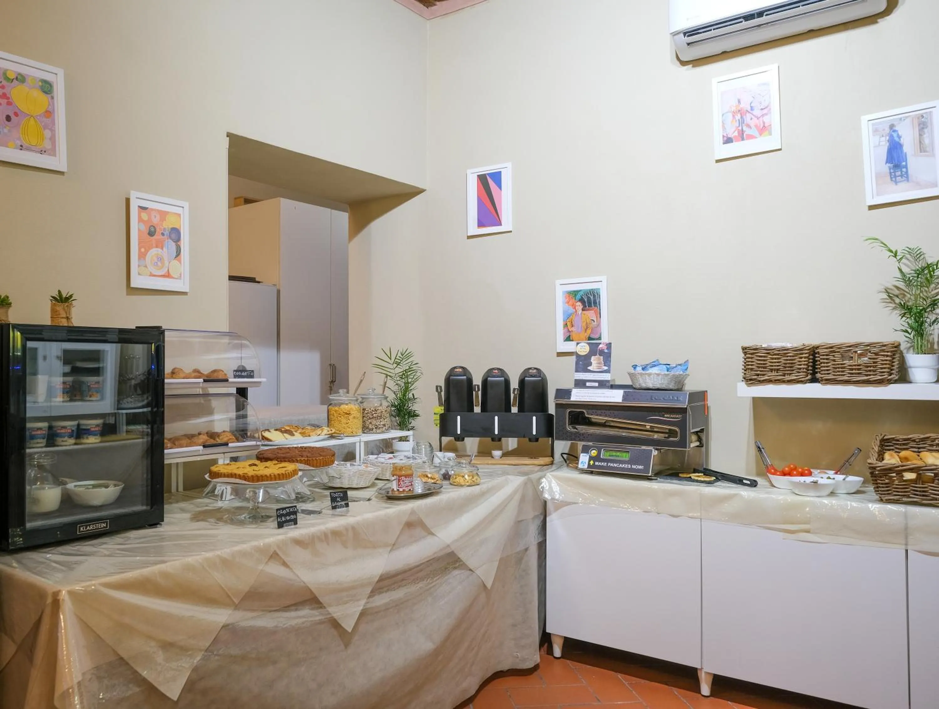 Buffet breakfast in San Tommaso