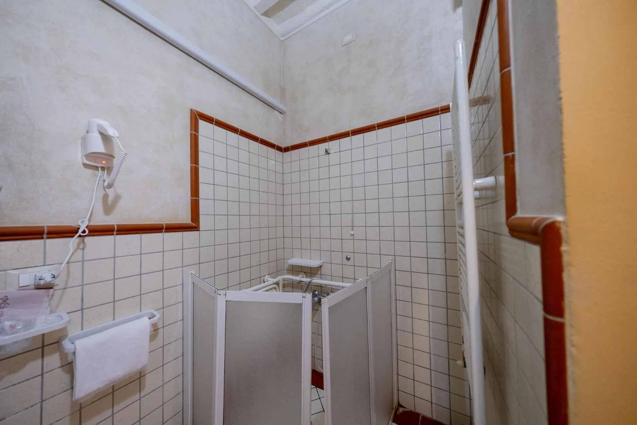 Shower in San Tommaso