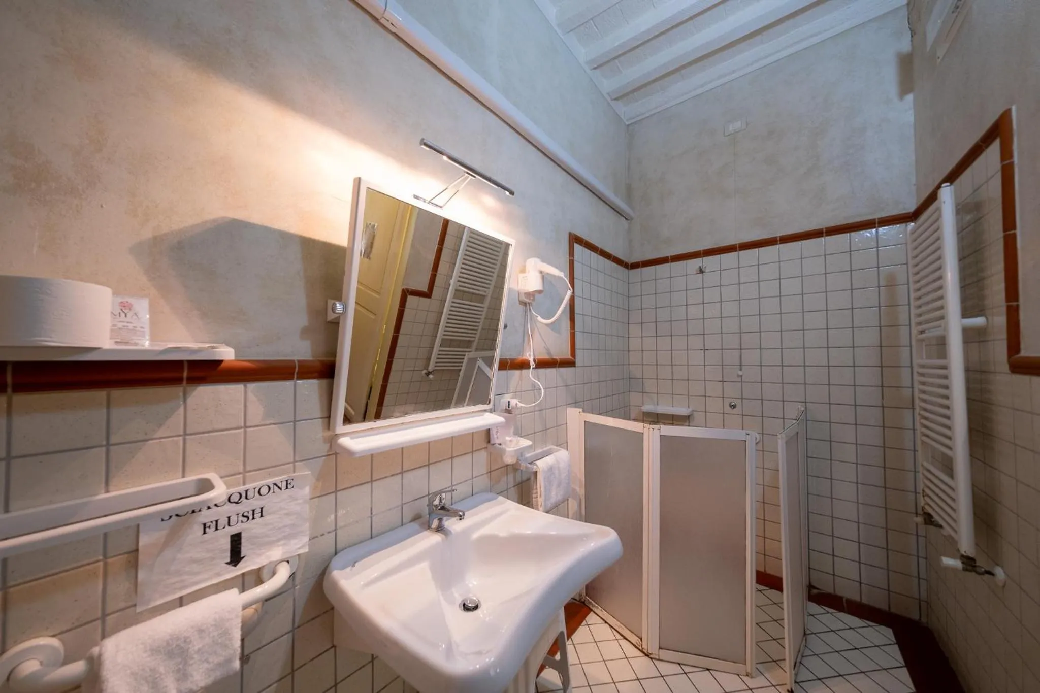 Shower in San Tommaso