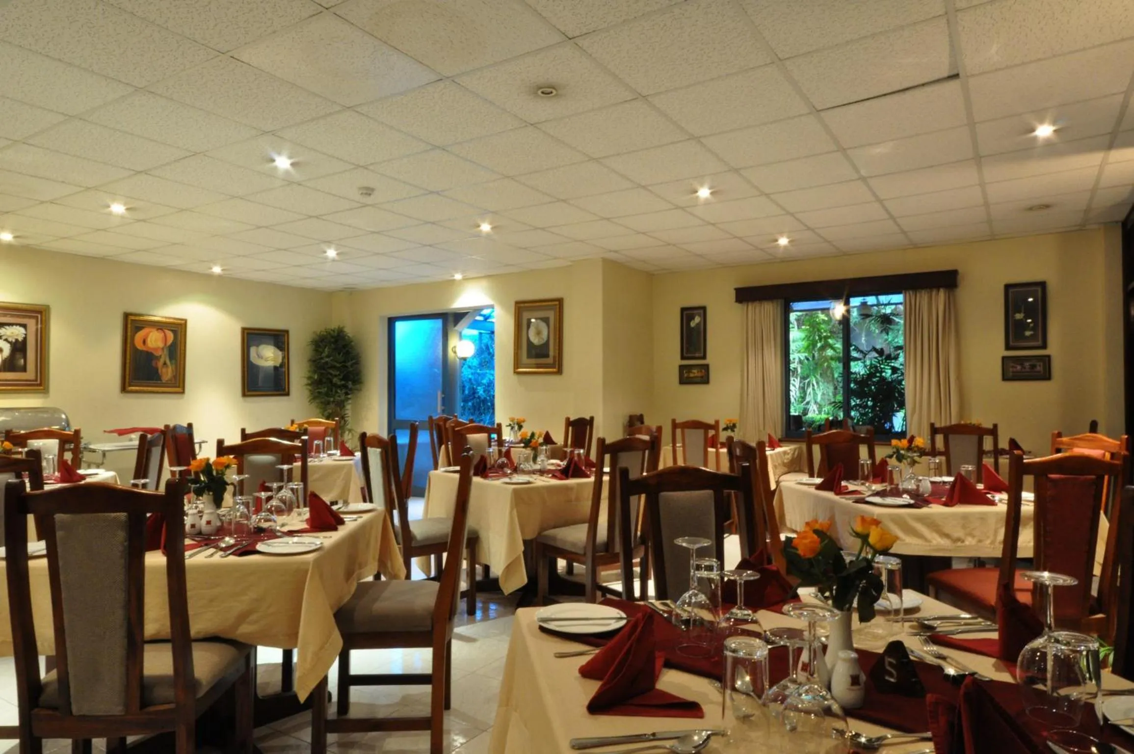 Restaurant/places to eat in La Mada Hotel