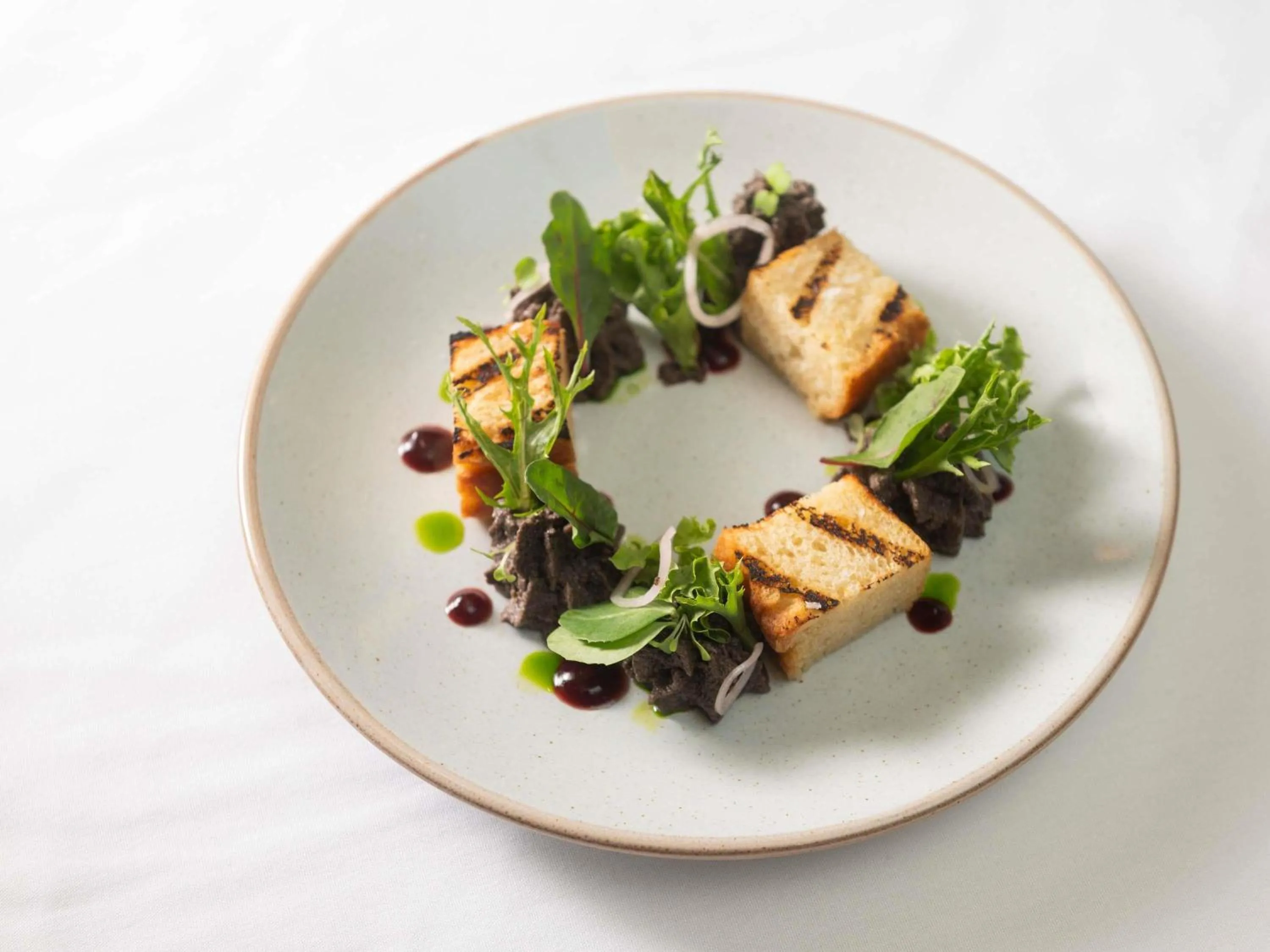 Restaurant/places to eat in Pullman Reef Hotel Casino