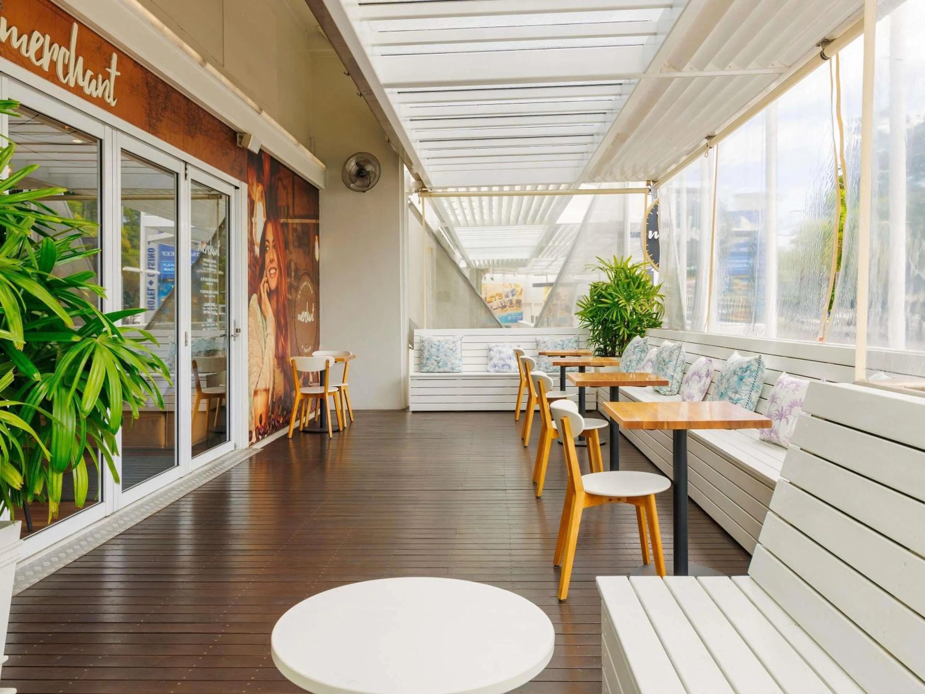 Restaurant/places to eat in Pullman Reef Hotel Casino