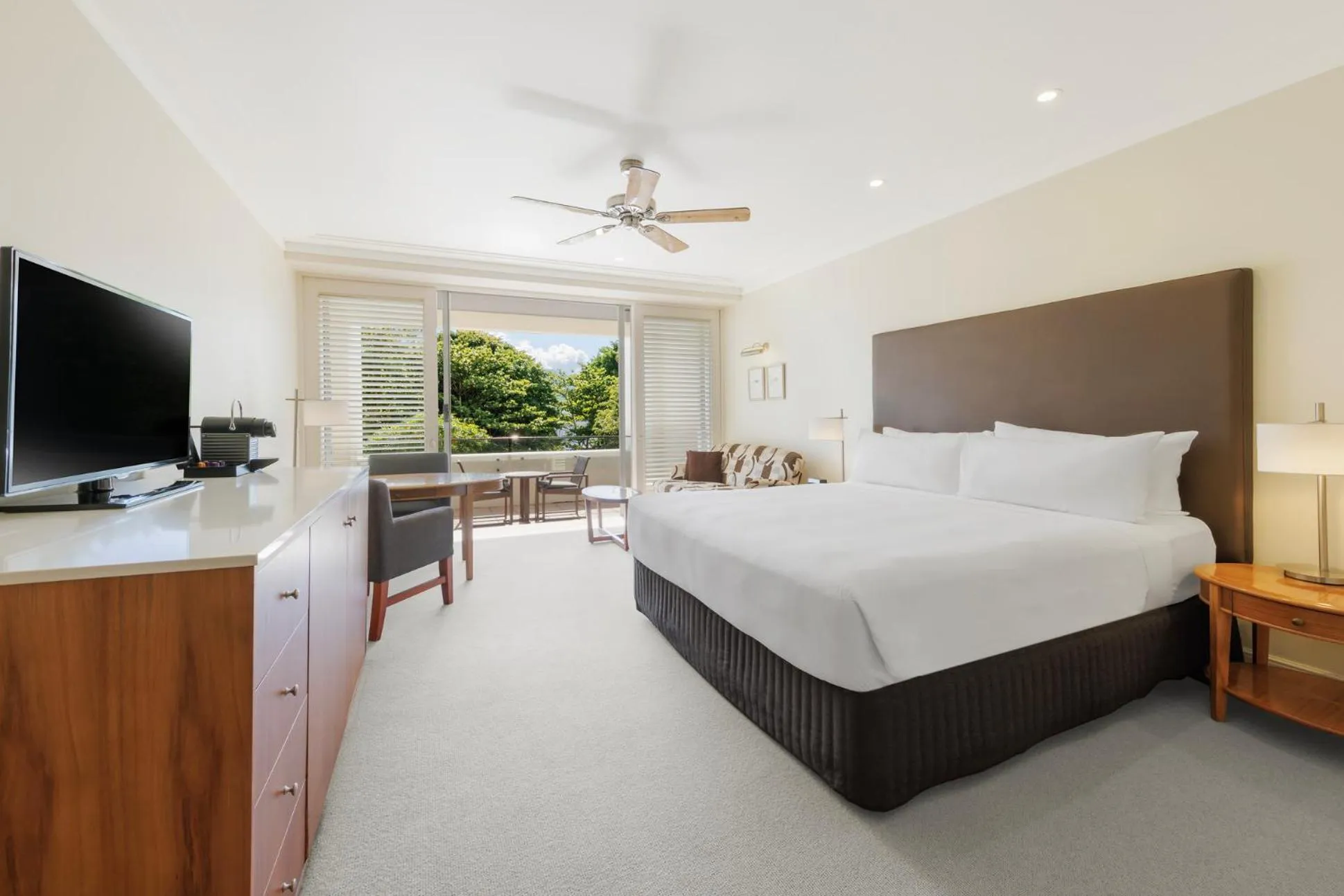 Bed in Pullman Reef Hotel Casino