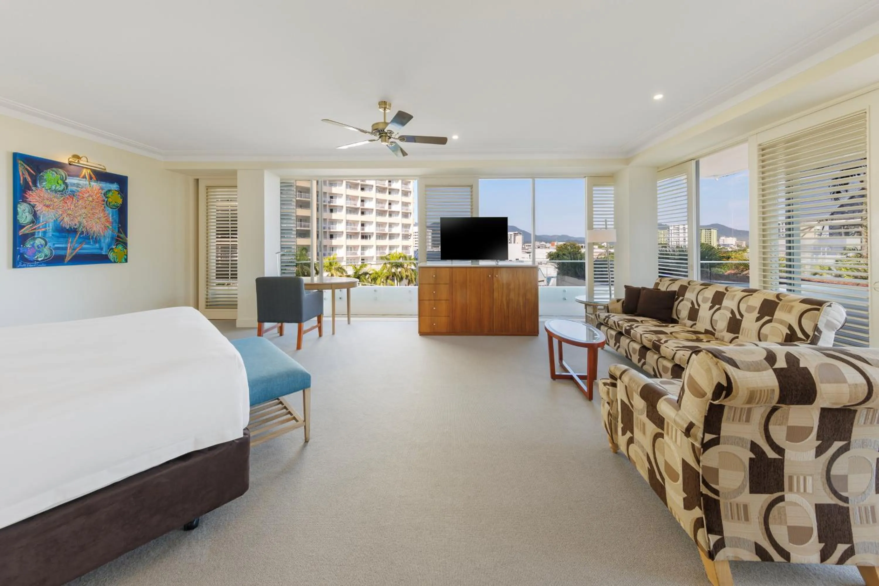 Bedroom, Bed in Pullman Reef Hotel Casino