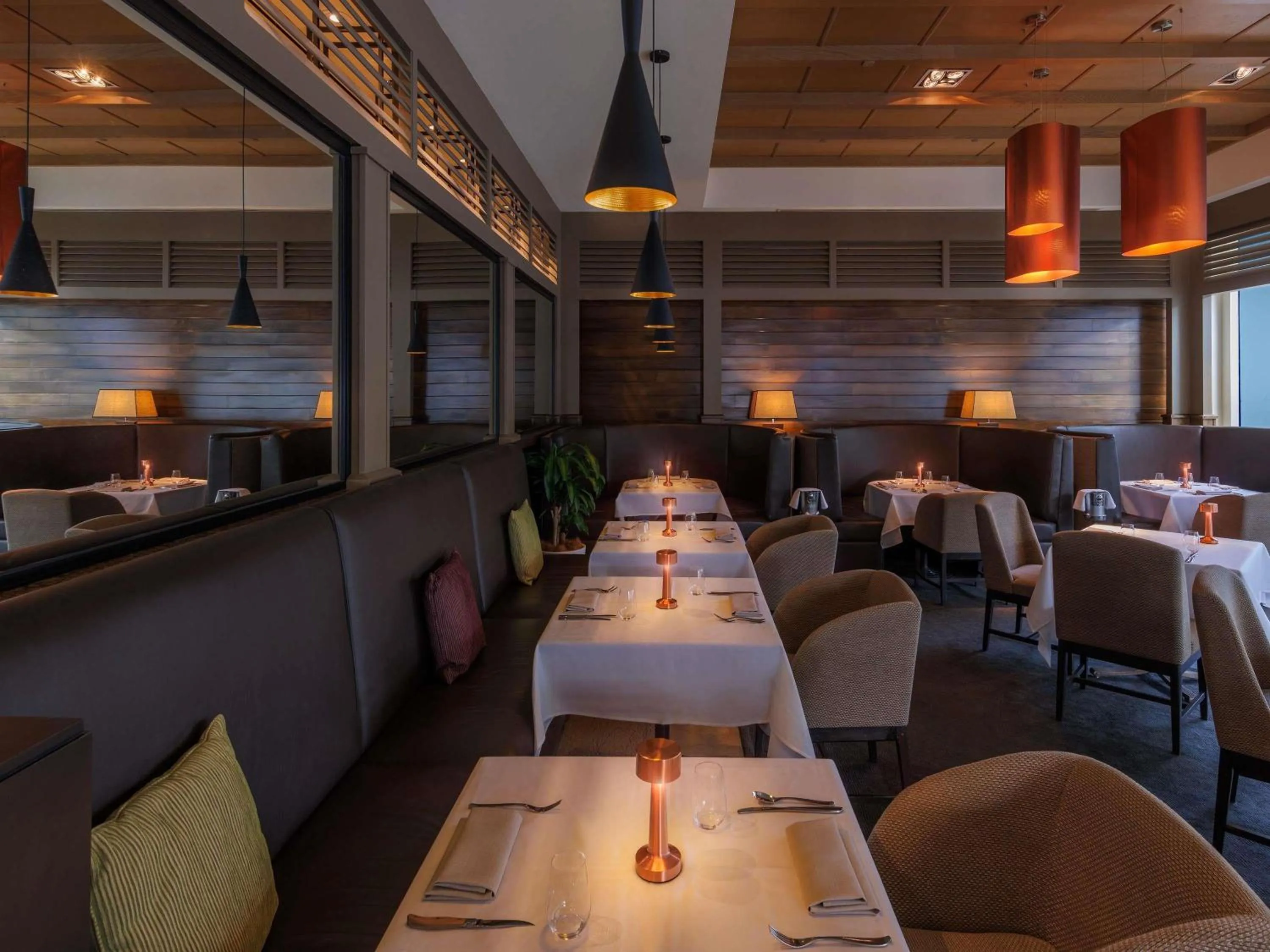 Restaurant/places to eat in Pullman Reef Hotel Casino