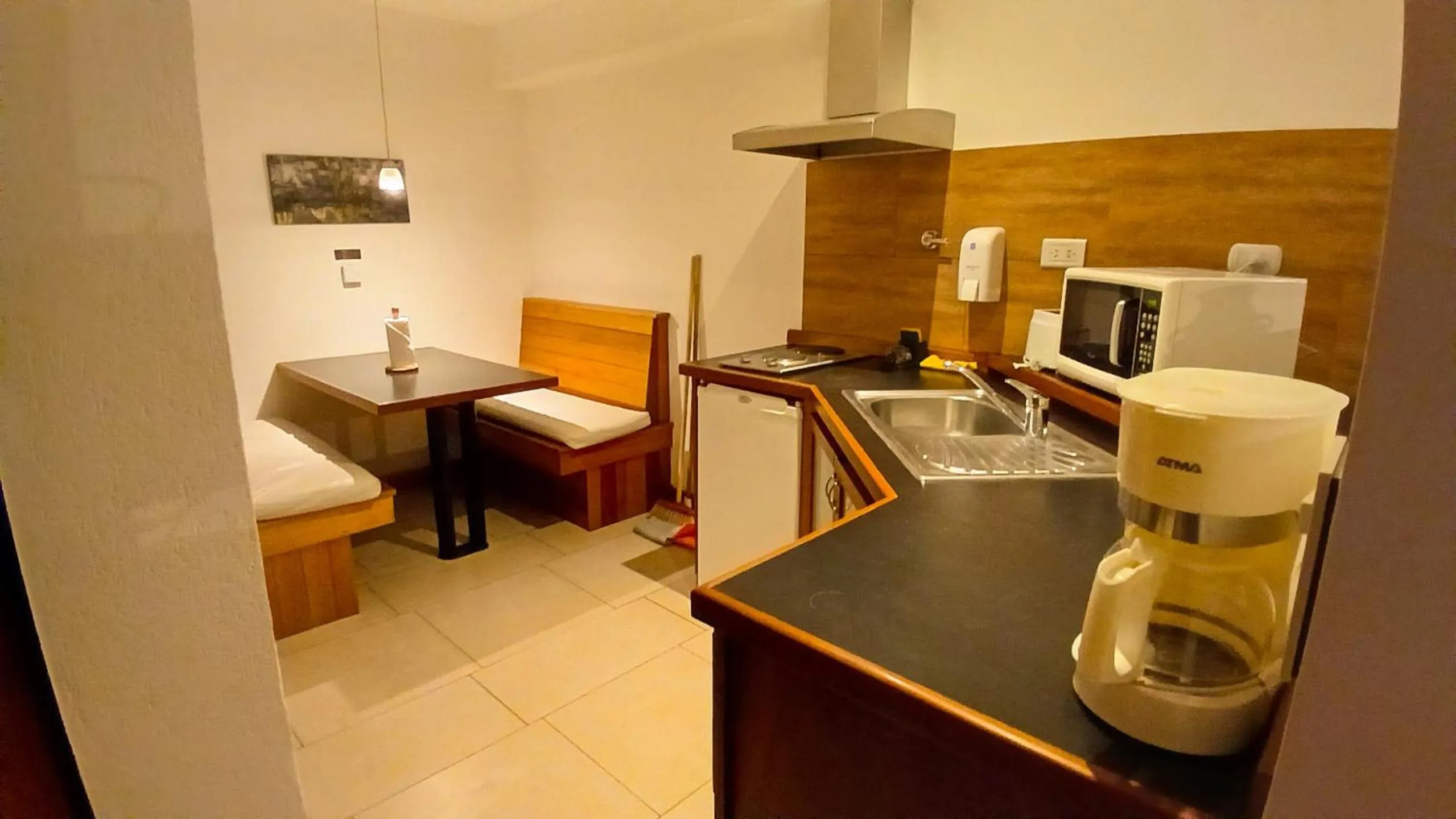 Kitchen or kitchenette, Bed in Aires del Beagle Apartment