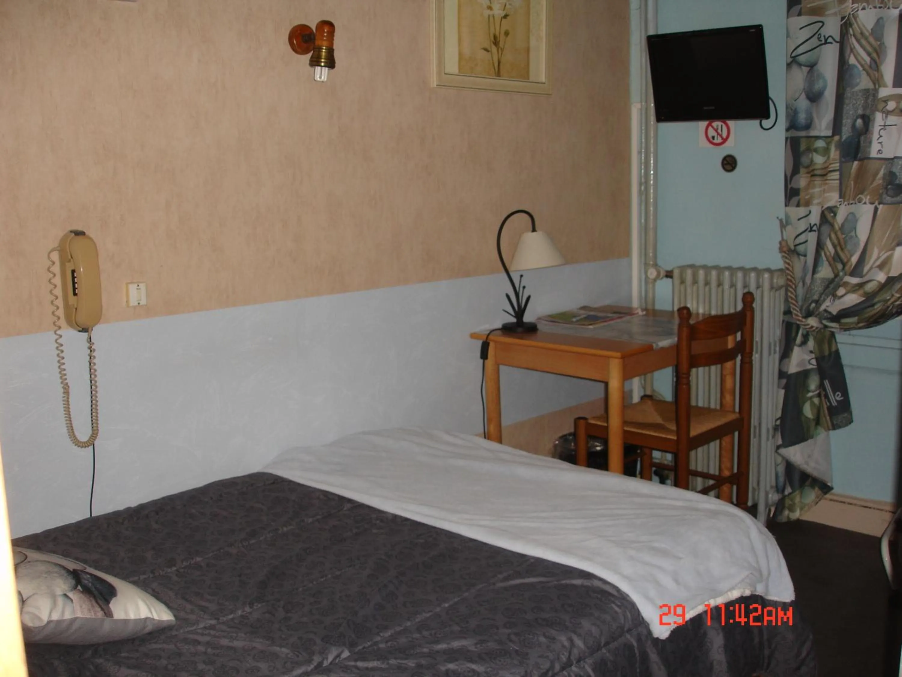 Bedroom, Bed in Hôtel de La Marmotte