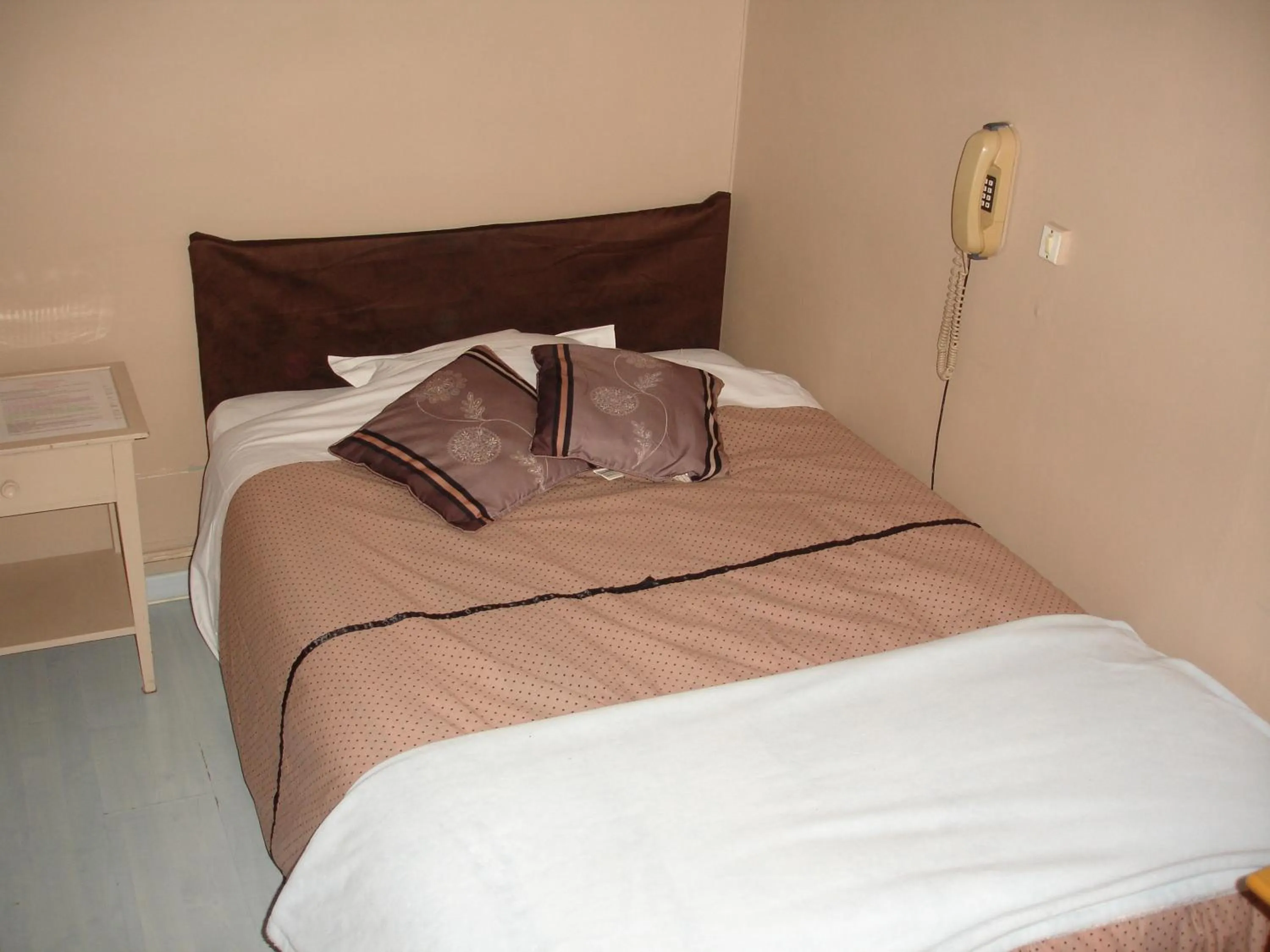 Bedroom, Bed in Hôtel de La Marmotte