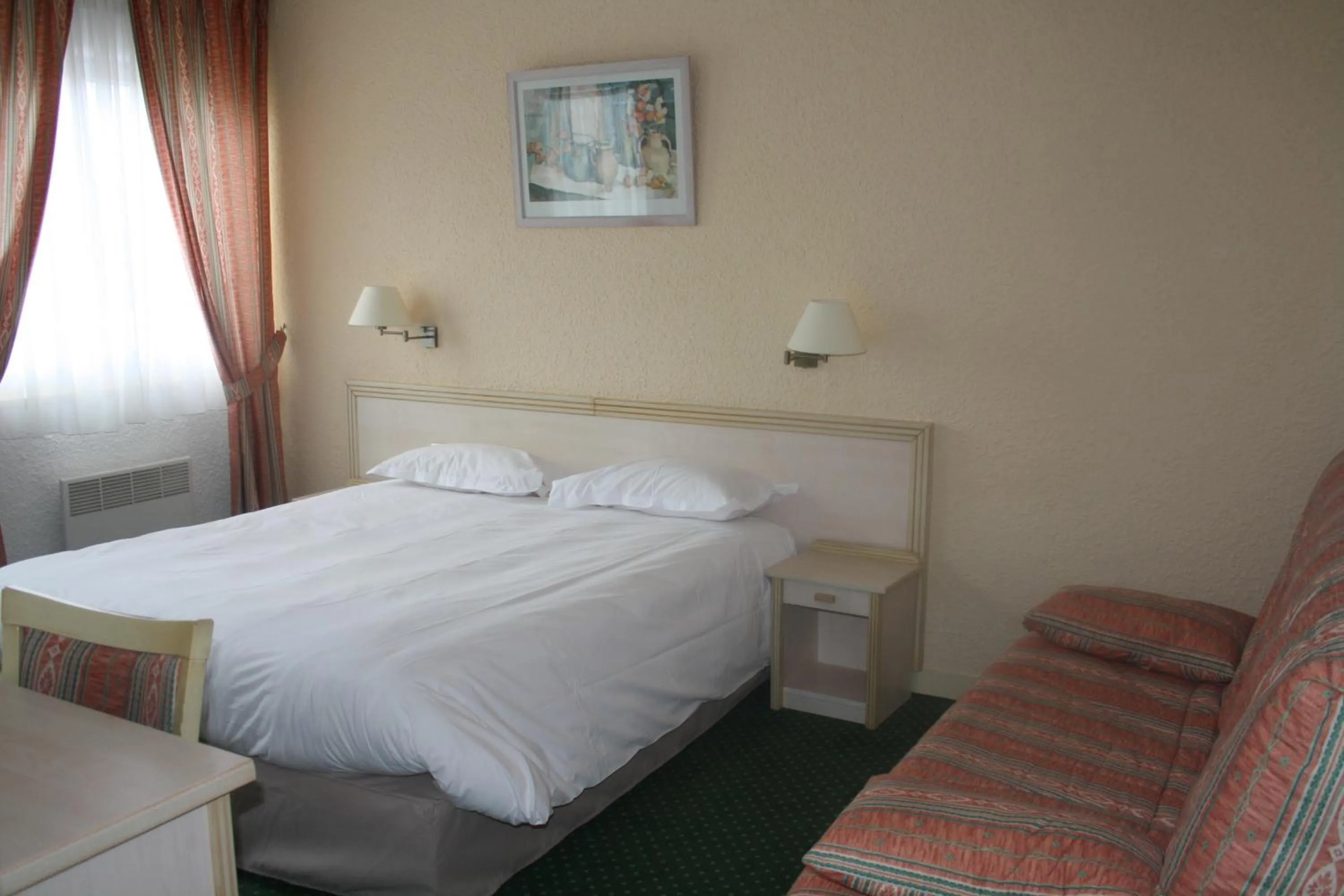 Photo of the whole room, Bed in Le Charollais Motel Contact-Hôtel