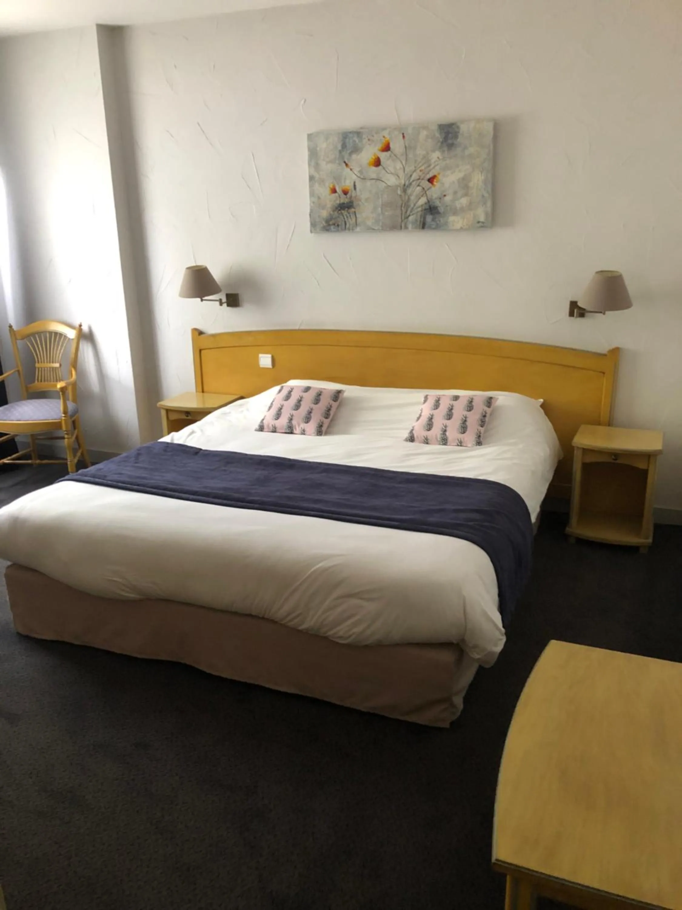 Bed in Le Charollais Motel Contact-Hôtel