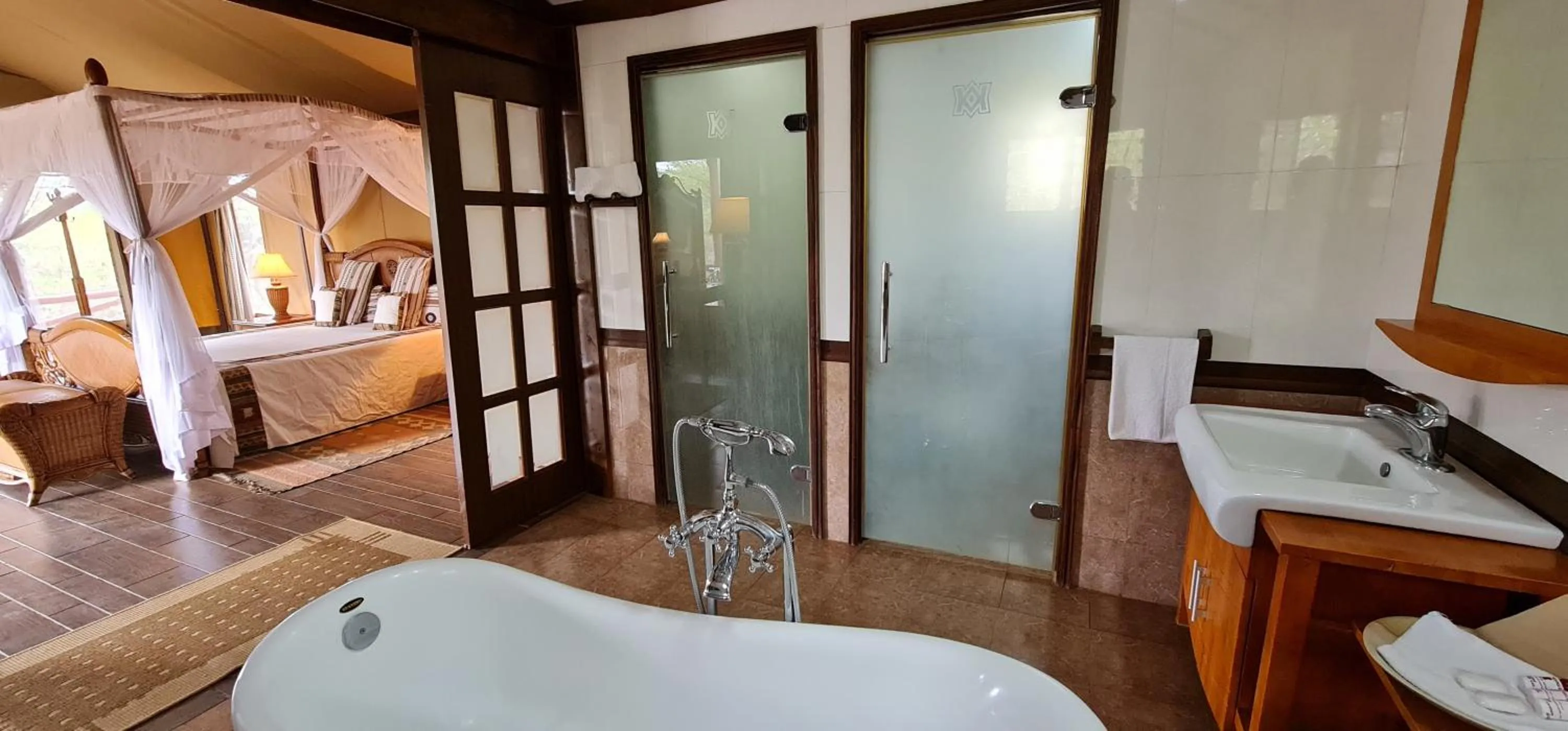 Bathroom, Bed in Kilima Safari Camp