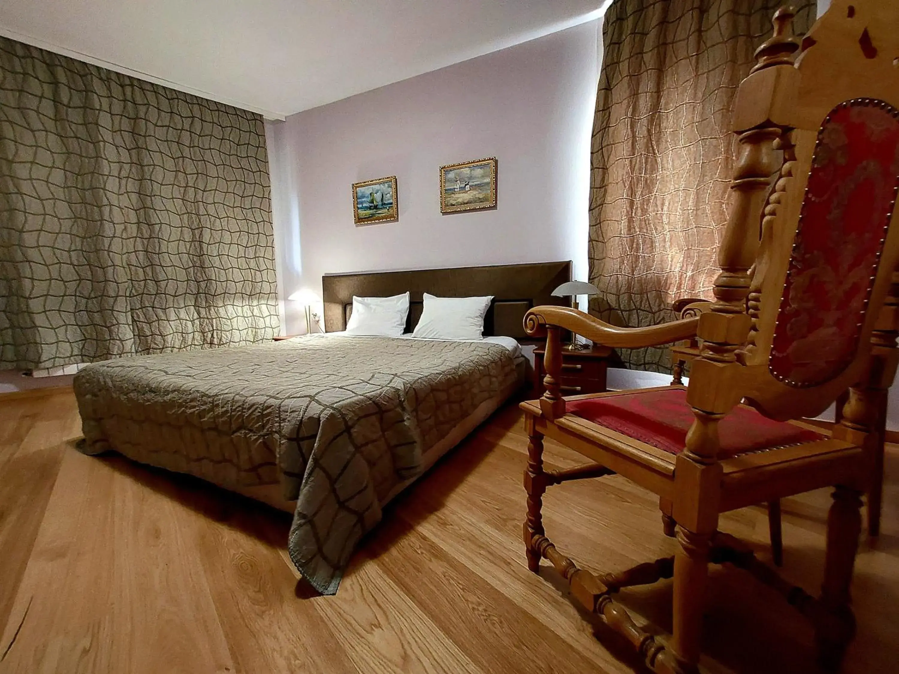Deluxe Double Room in Family Art Hotel Gallery Deluxe Double Room in Family Art Hotel Gallery