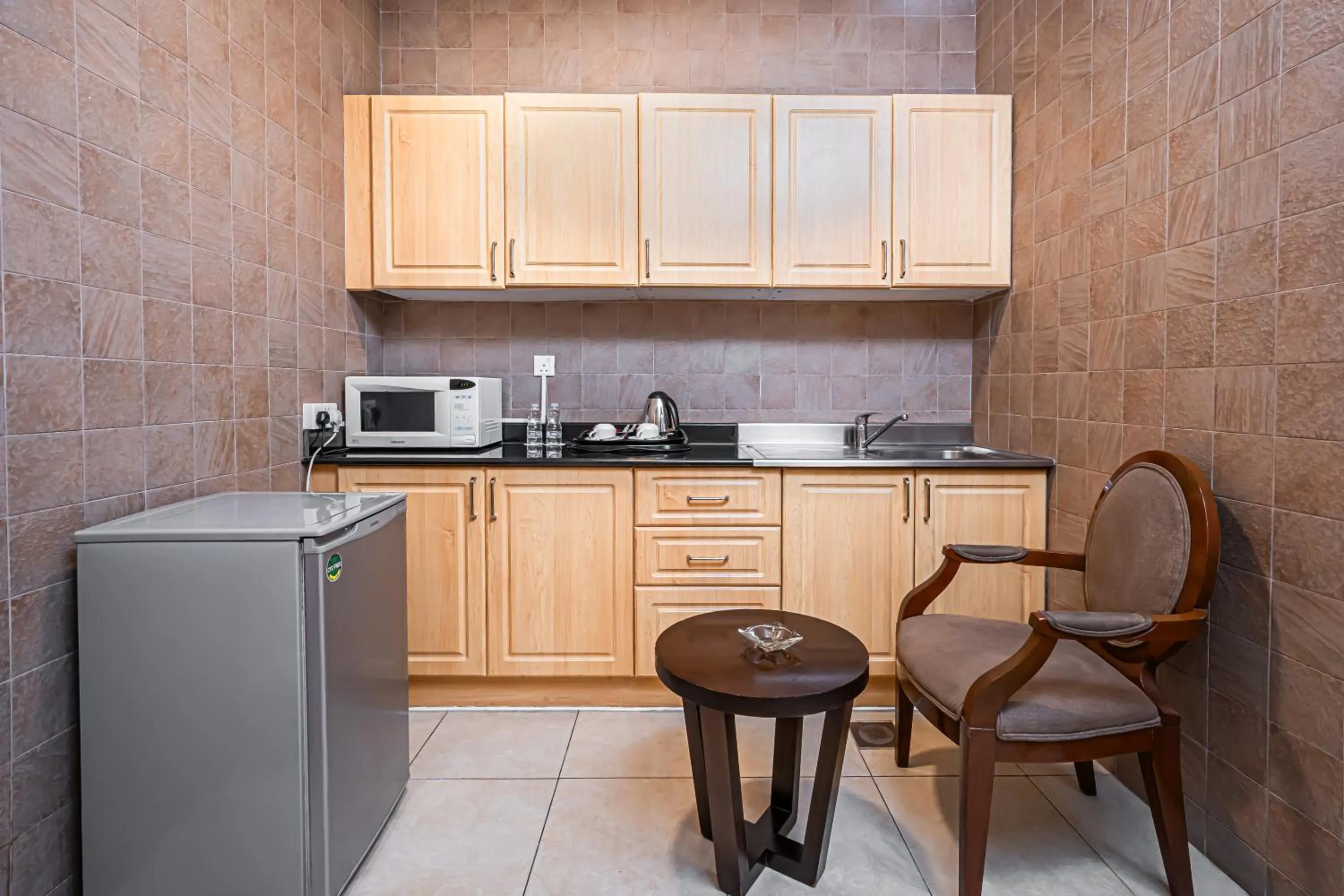 Coffee/tea facilities in Kingsgate Hotel Doha by Millennium Hotels