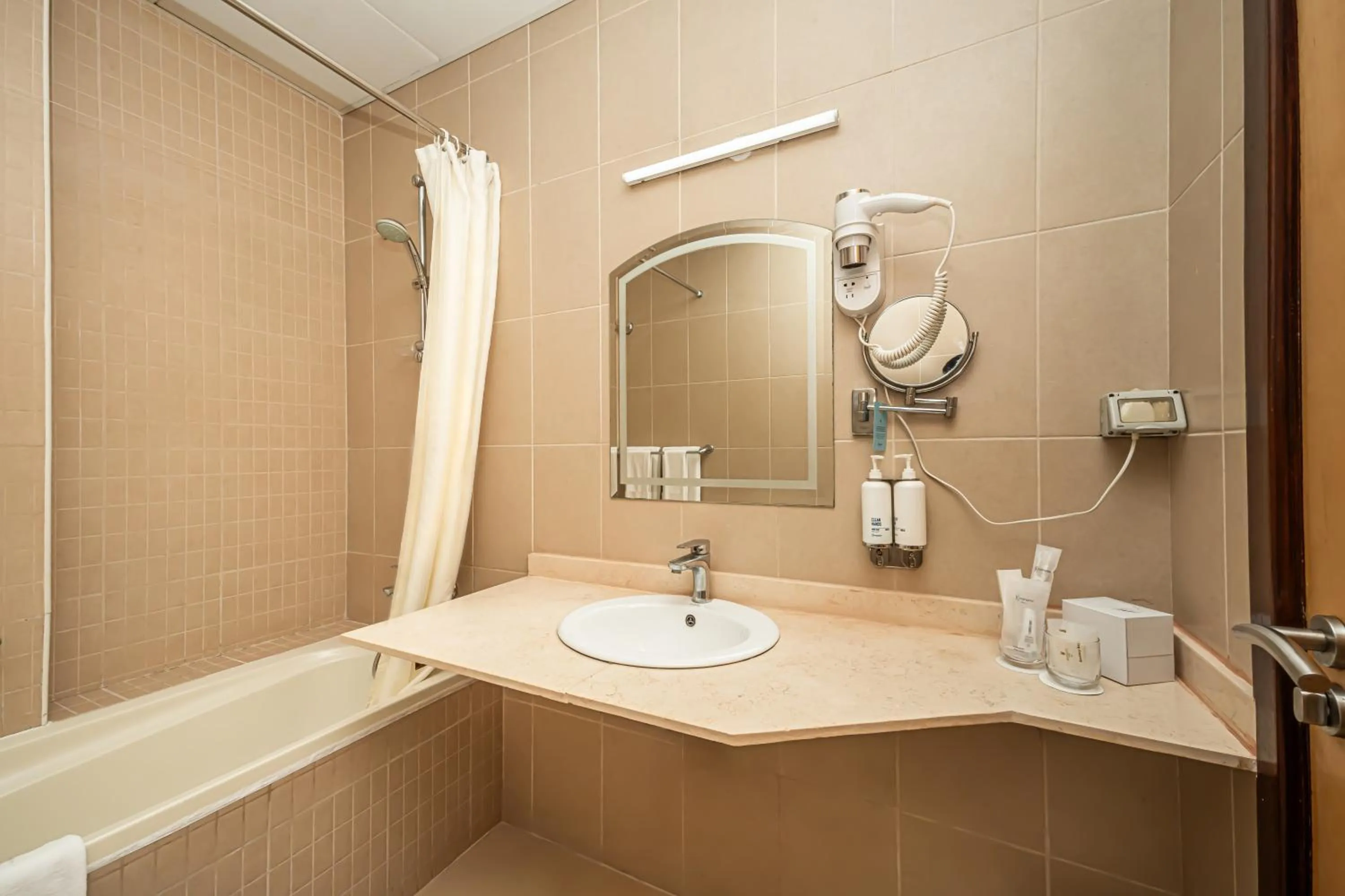 Bathroom in Kingsgate Hotel Doha by Millennium Hotels