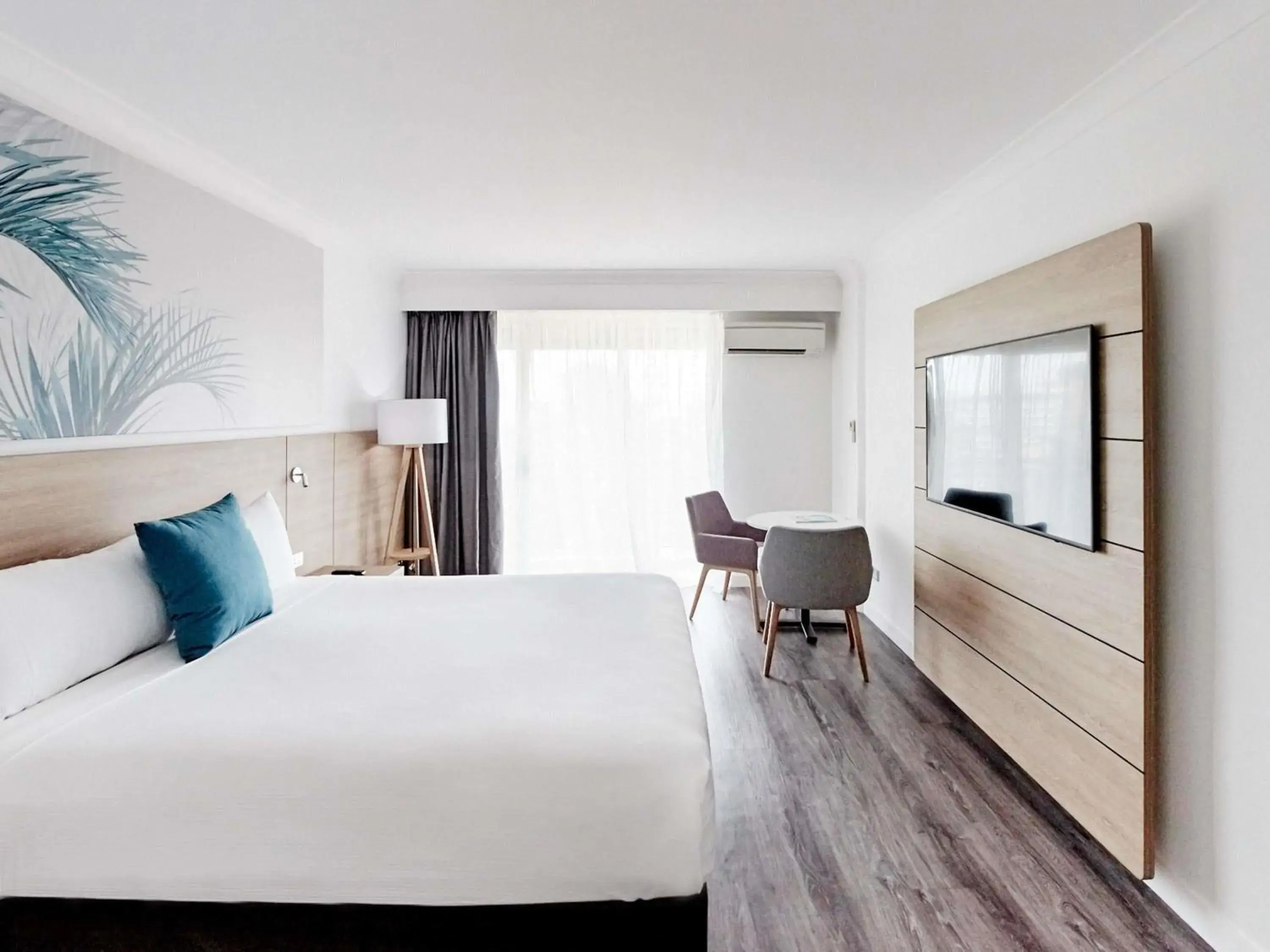 Deluxe King Room in Novotel Cairns Oasis Resort Deluxe King Room in Novotel Cairns Oasis Resort