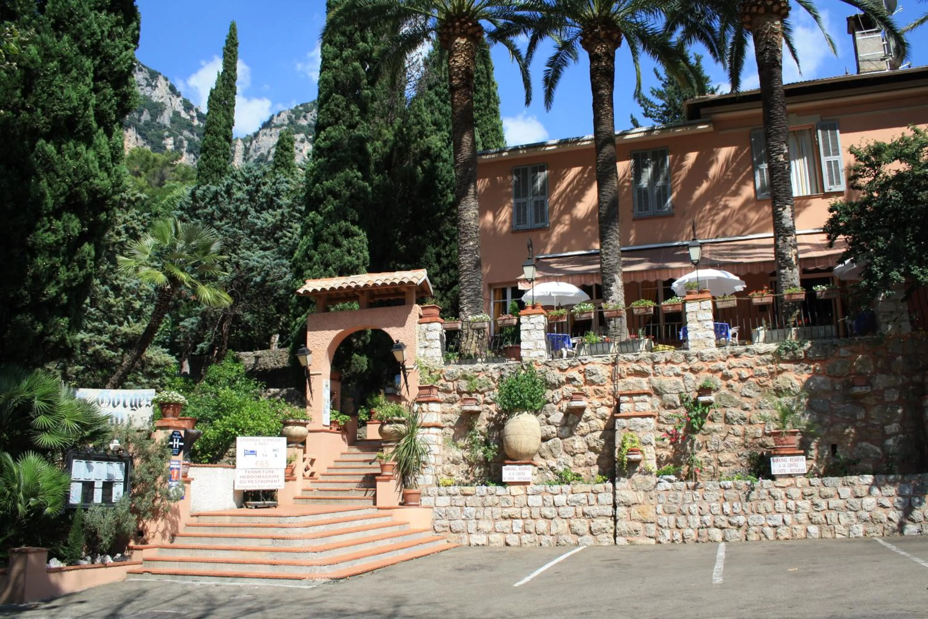 Facade/entrance in Auberge Les Gorges du Loup