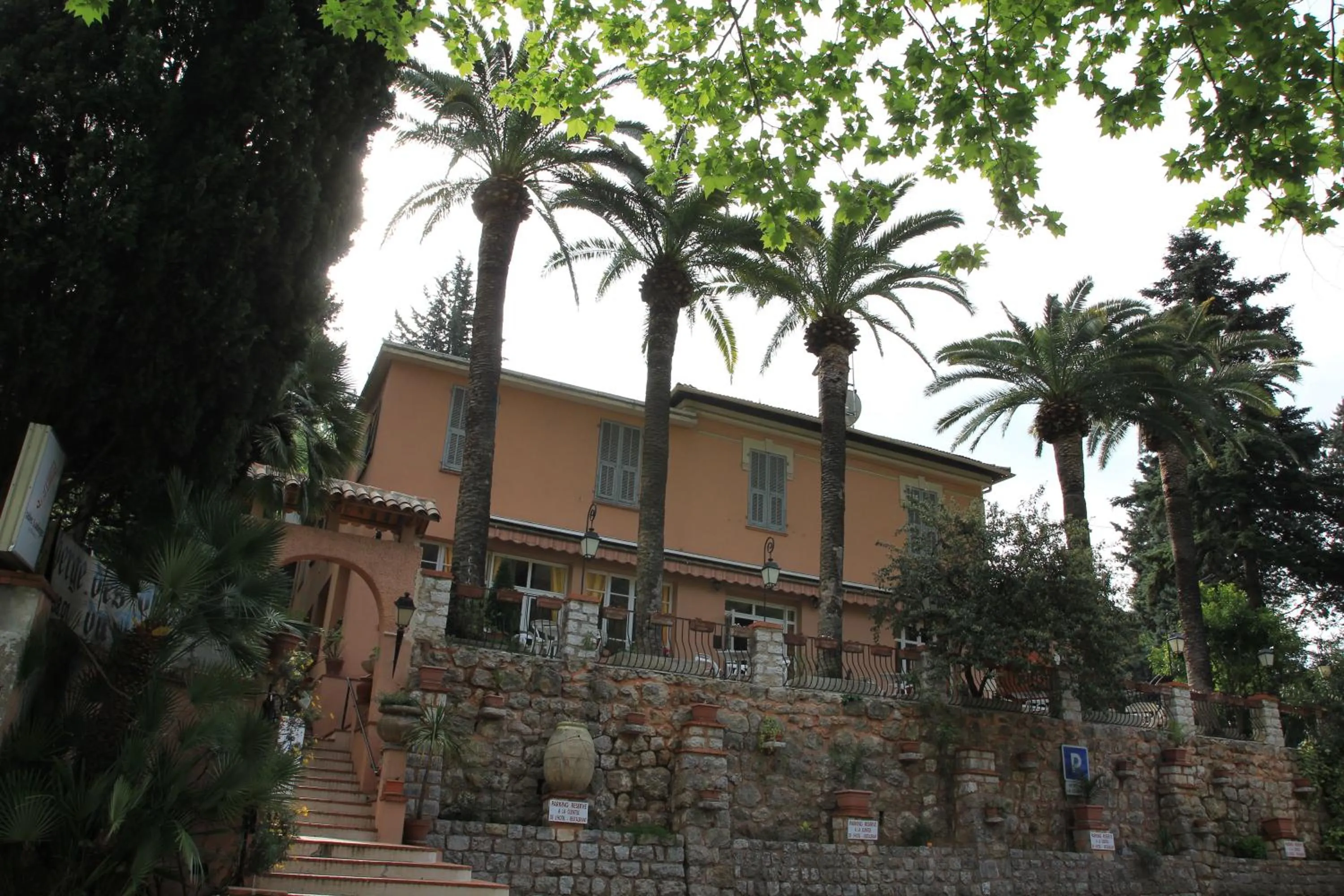 Facade/entrance in Auberge Les Gorges du Loup
