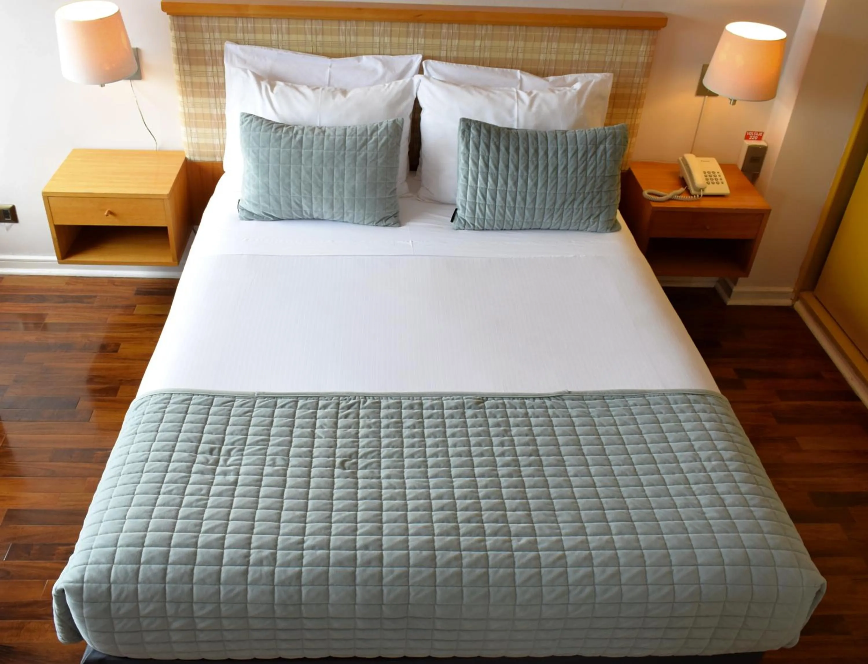 Bedroom, Bed in Gran Hotel Vicente Costanera