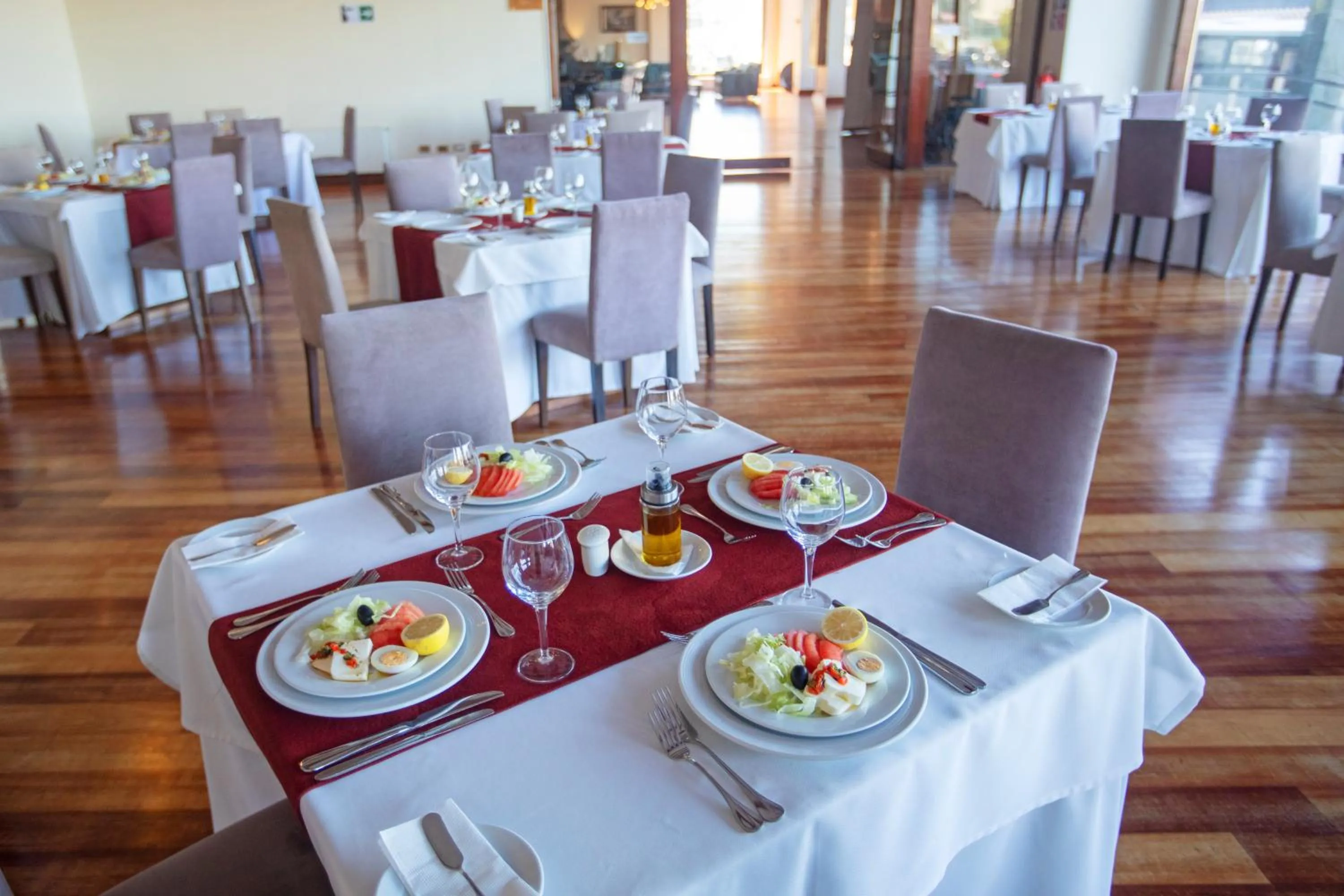 Restaurant/places to eat in Gran Hotel Vicente Costanera