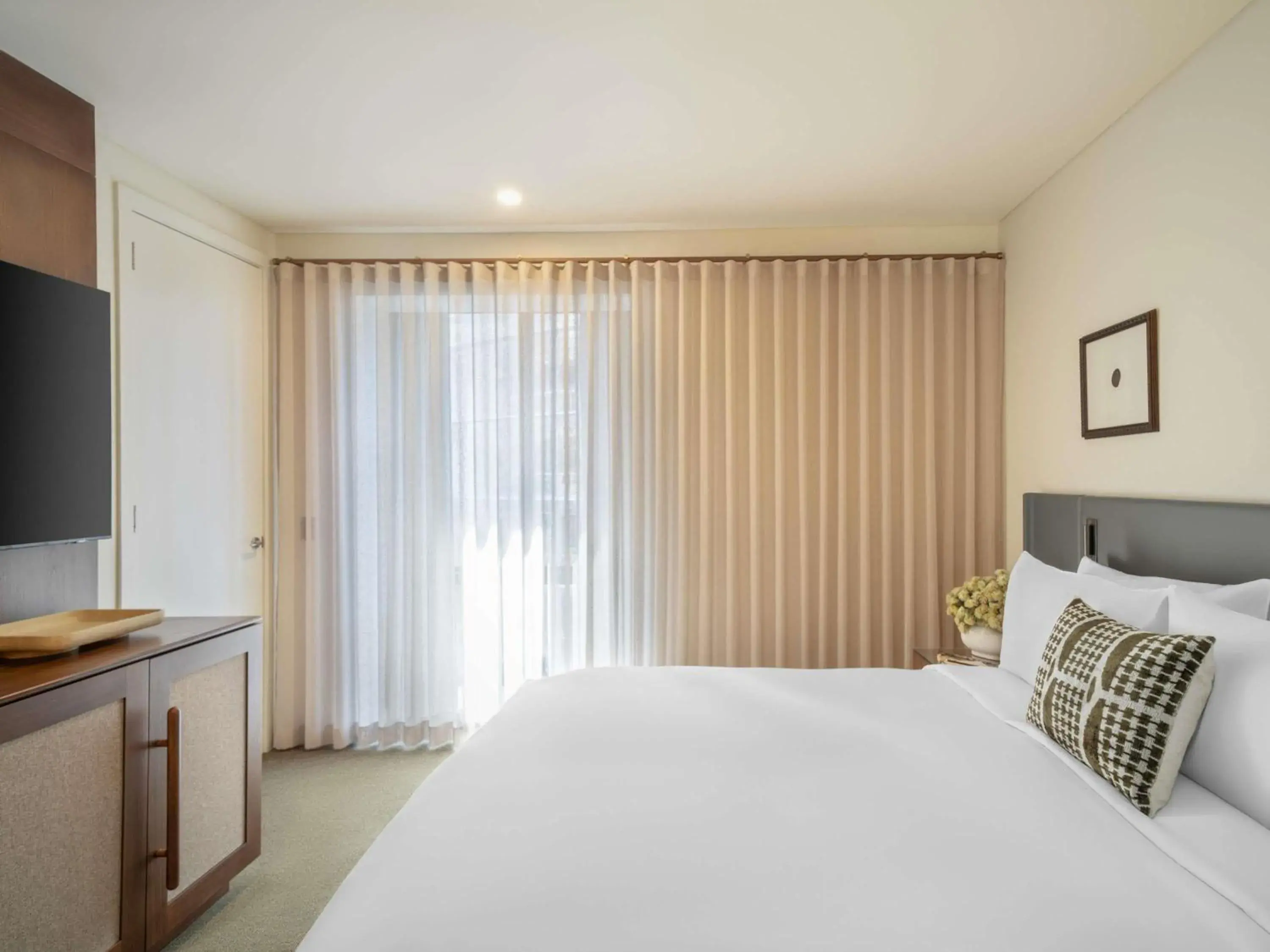 PRESTIGE SUITE, Club Sofitel Access, 1 King Size Bed, Separate Living Room in Sofitel Sydney Wentworth PRESTIGE SUITE, Club Sofitel Access, 1 King Size Bed, Separate Living Room in Sofitel Sydney Wentworth