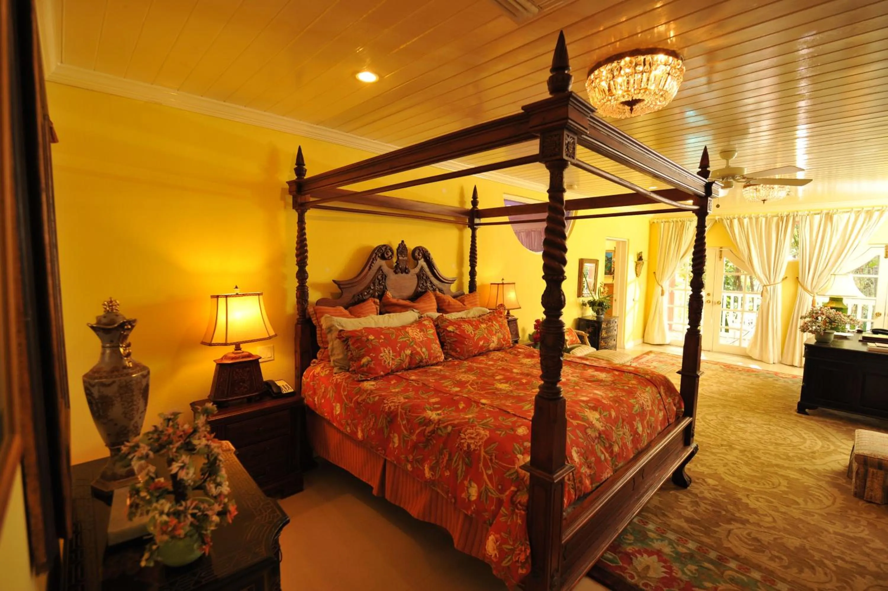 Bed in Graycliff Hotel