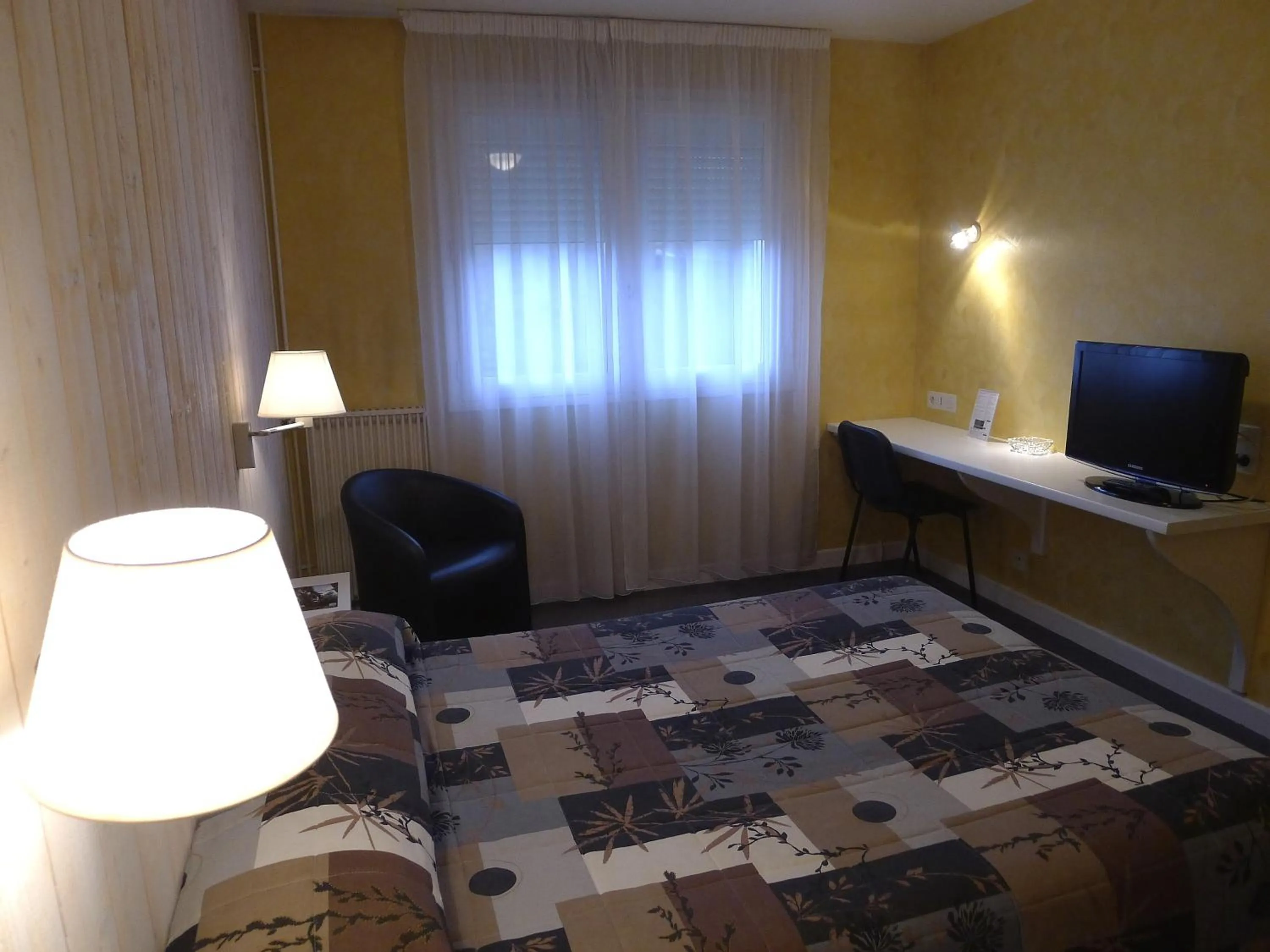 Day, Bed in Hôtel du Sablar