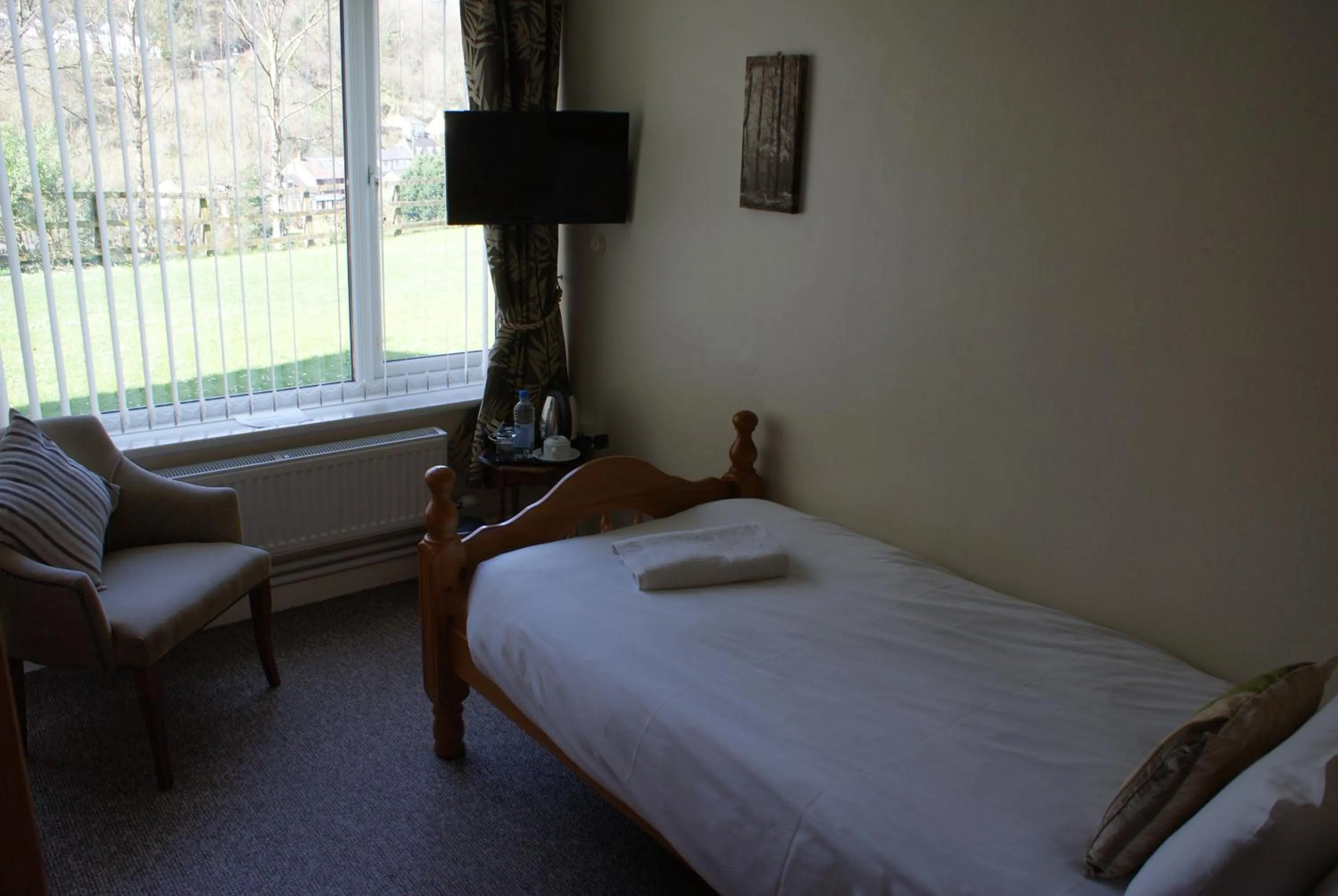River view, Bed in Royal Lodge