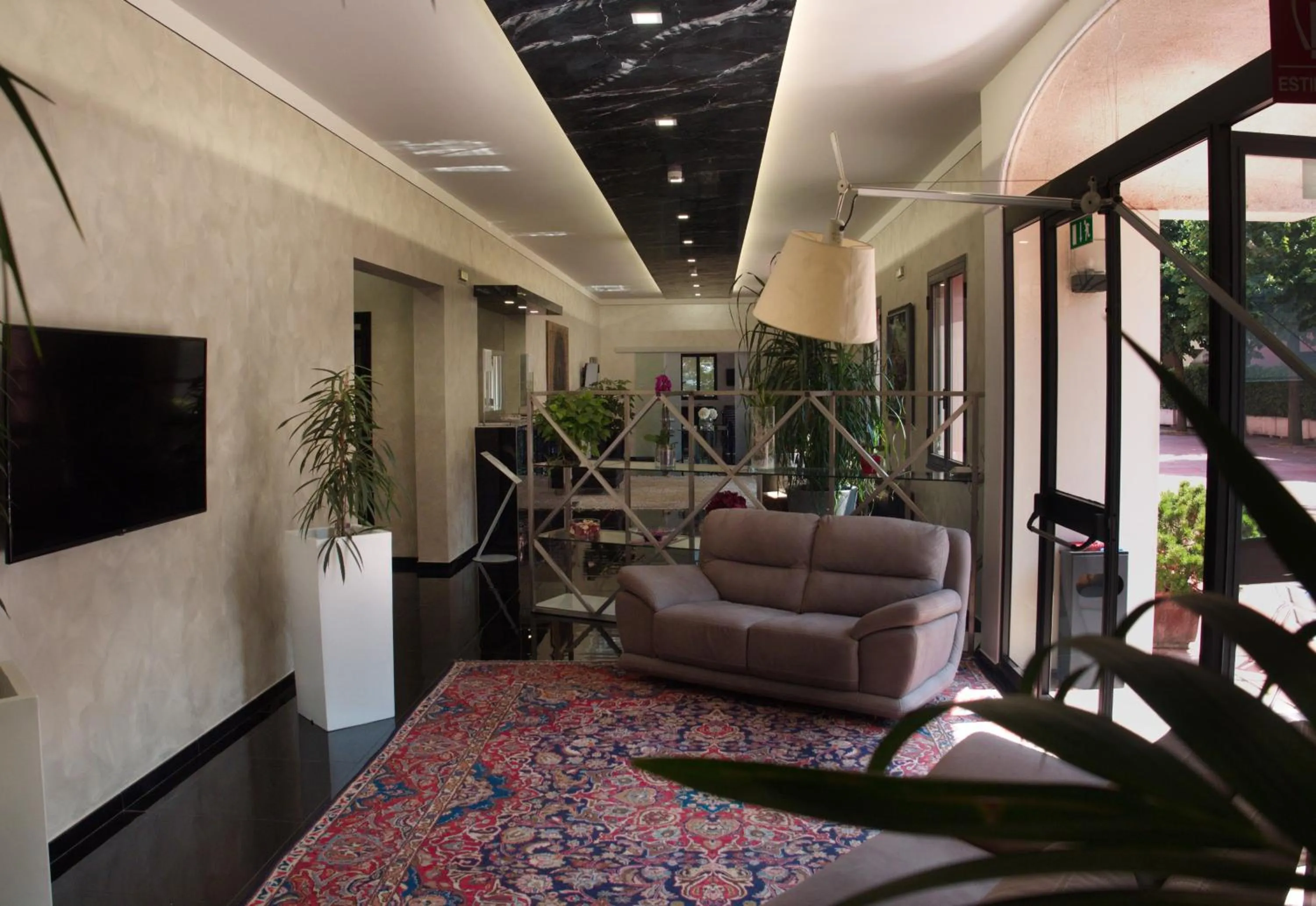 Lobby or reception in Hotel Versailles