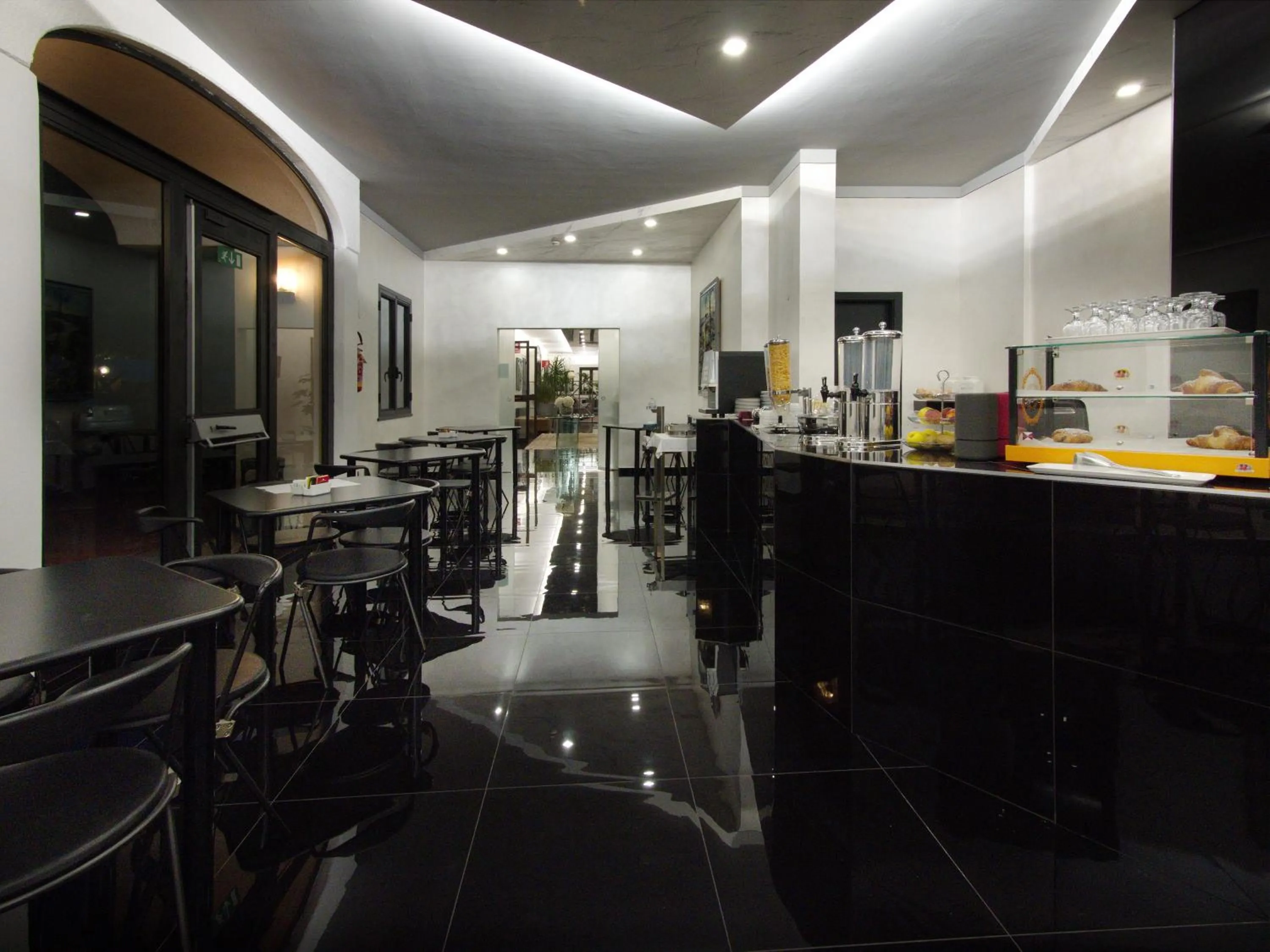 Lounge or bar in Hotel Versailles