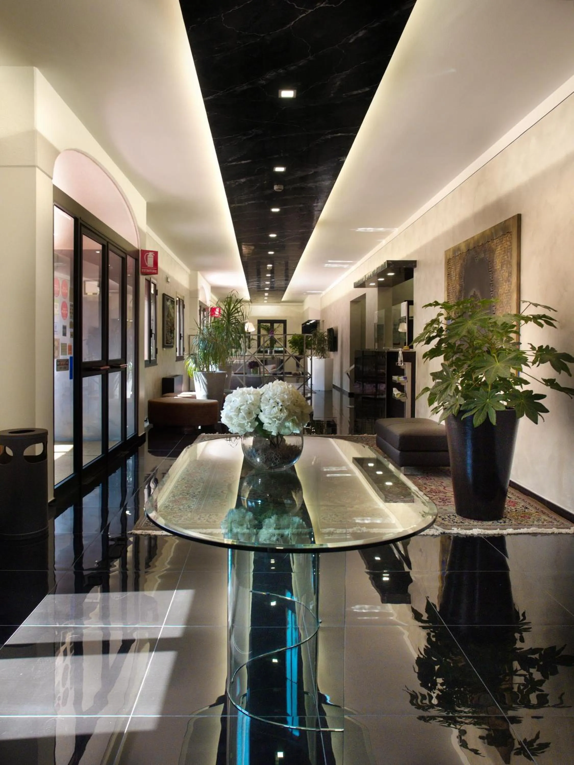 Lobby or reception in Hotel Versailles