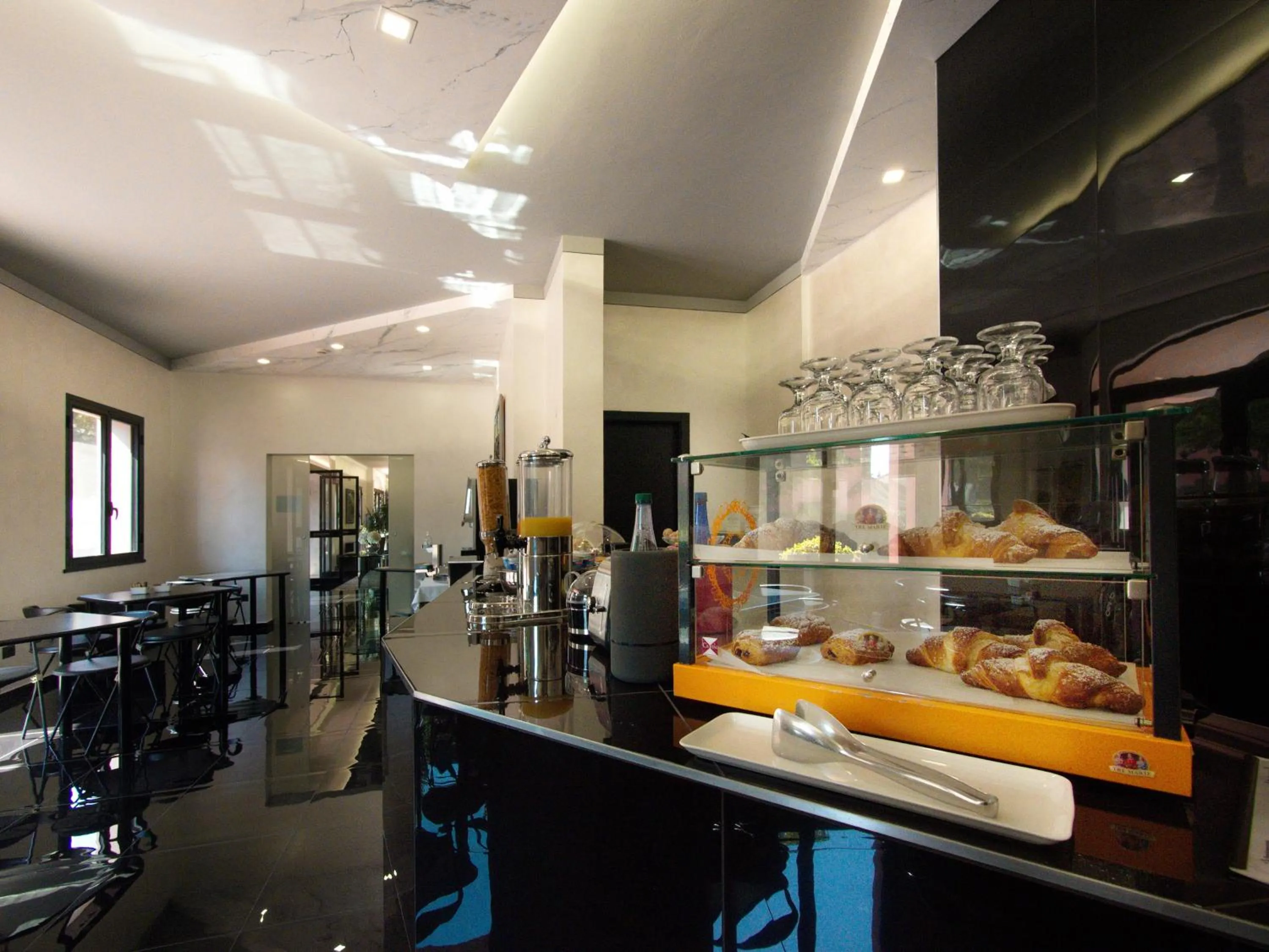 Lounge or bar in Hotel Versailles