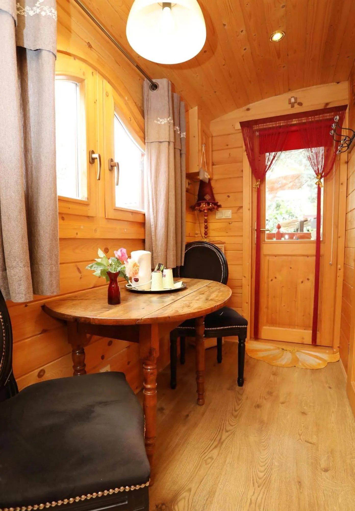 Bedroom in Maison d'Hôtes et Roulotte" Le 6 Bis"