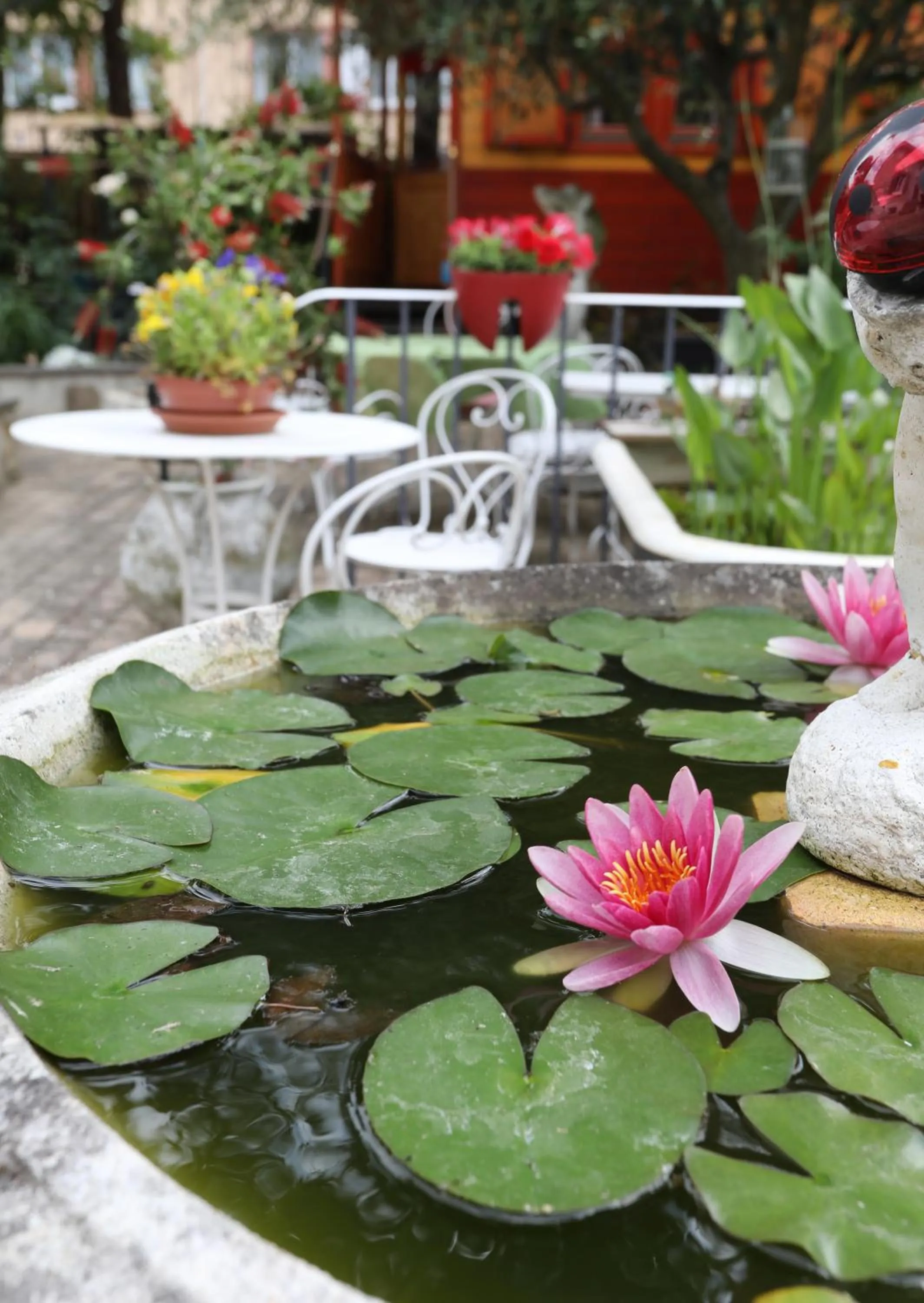 Property building in Maison d'Hôtes et Roulotte" Le 6 Bis"