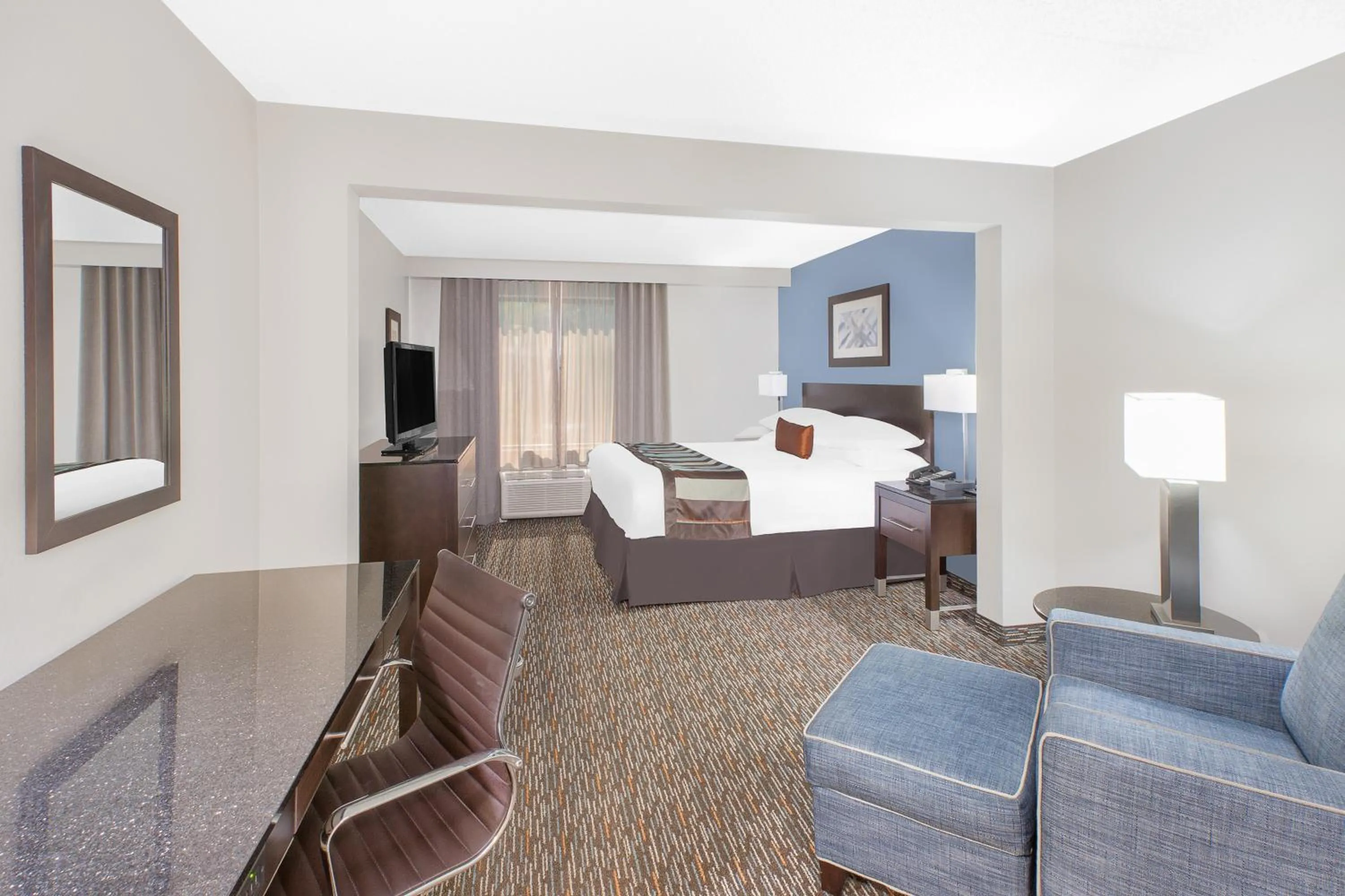 Photo of the whole room, Bed in Wingate by Wyndham Sylvania-Toledo