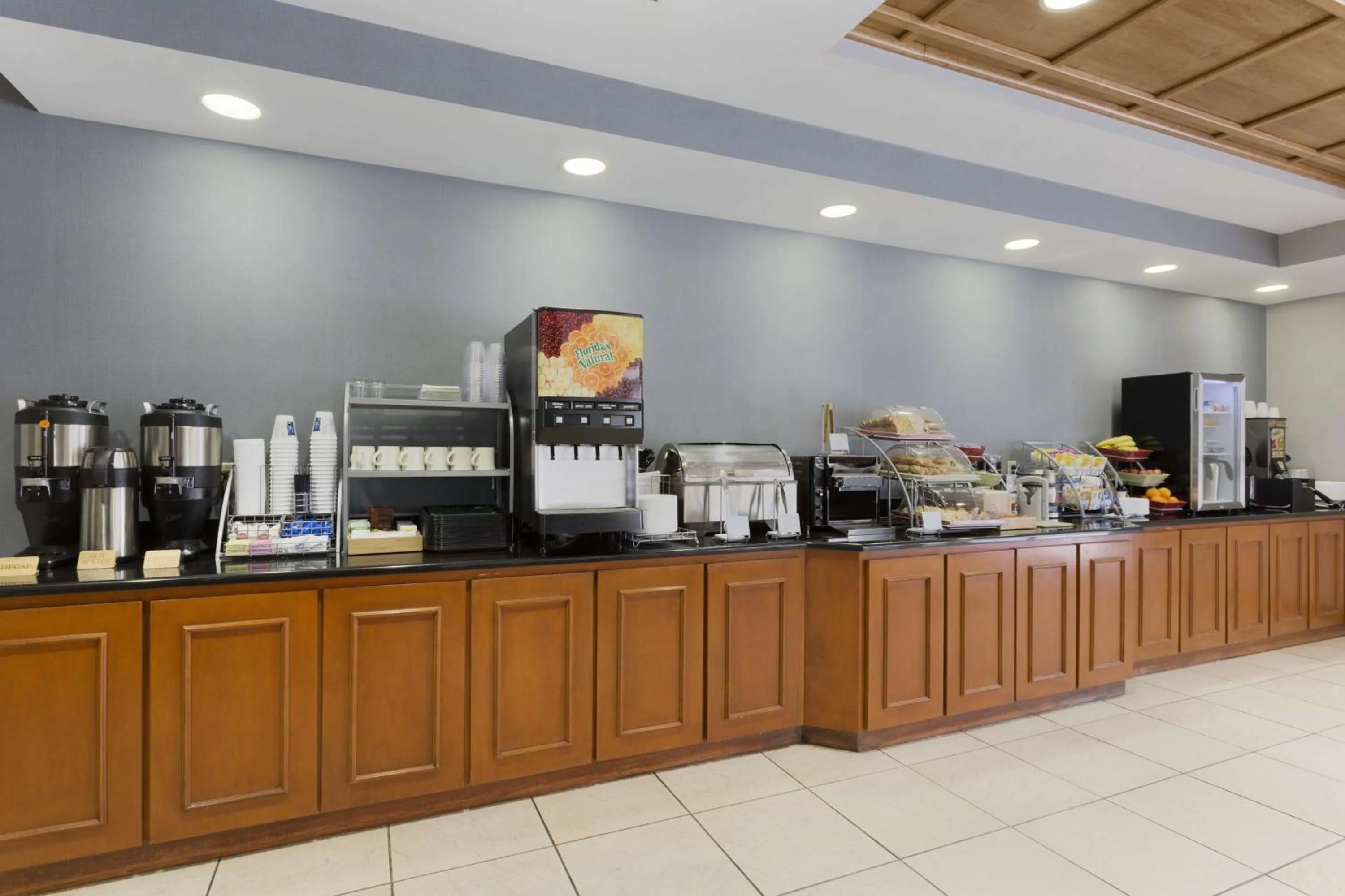 Breakfast in Wingate by Wyndham Sylvania-Toledo