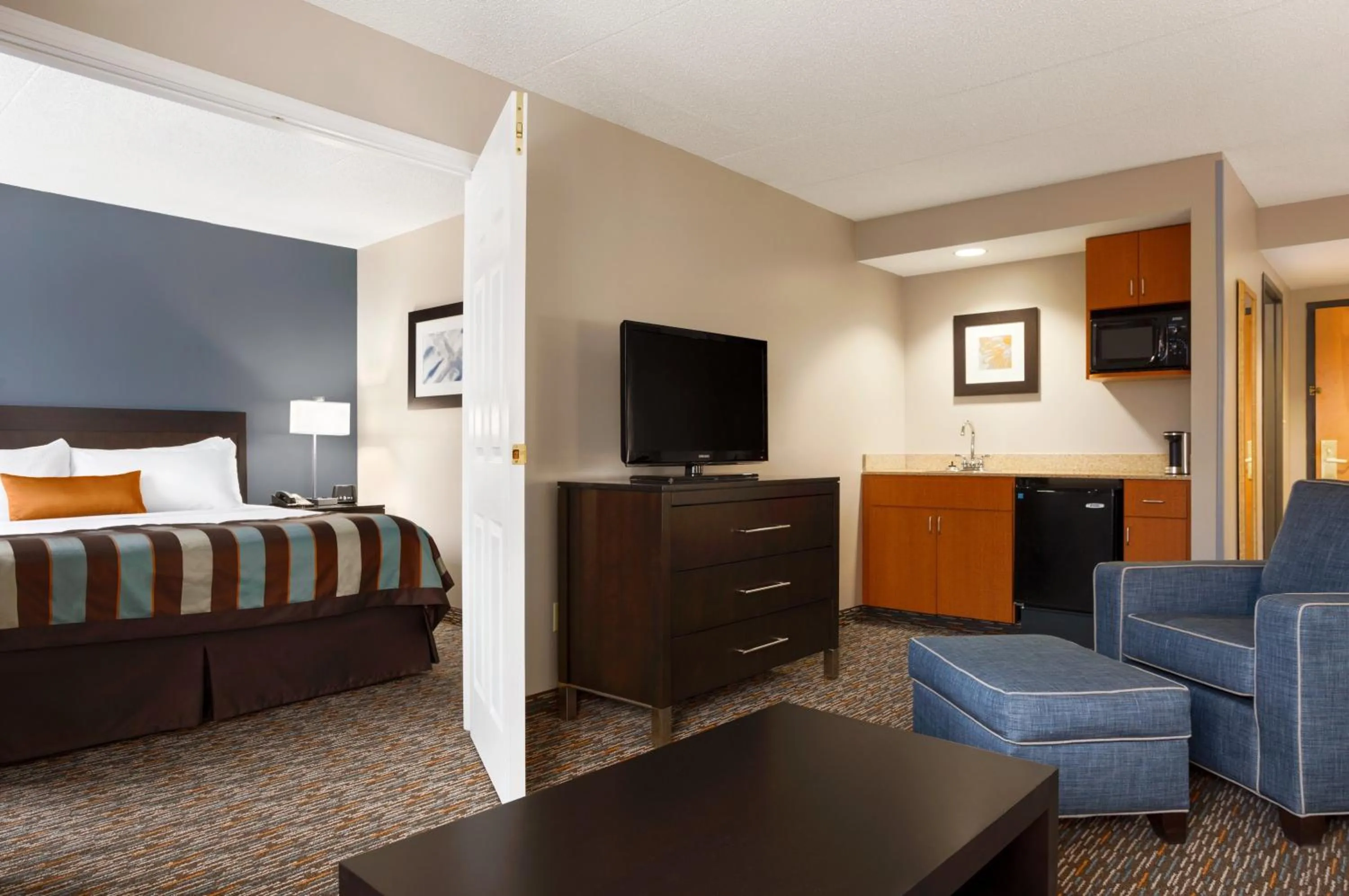 Photo of the whole room, Bed in Wingate by Wyndham Sylvania-Toledo