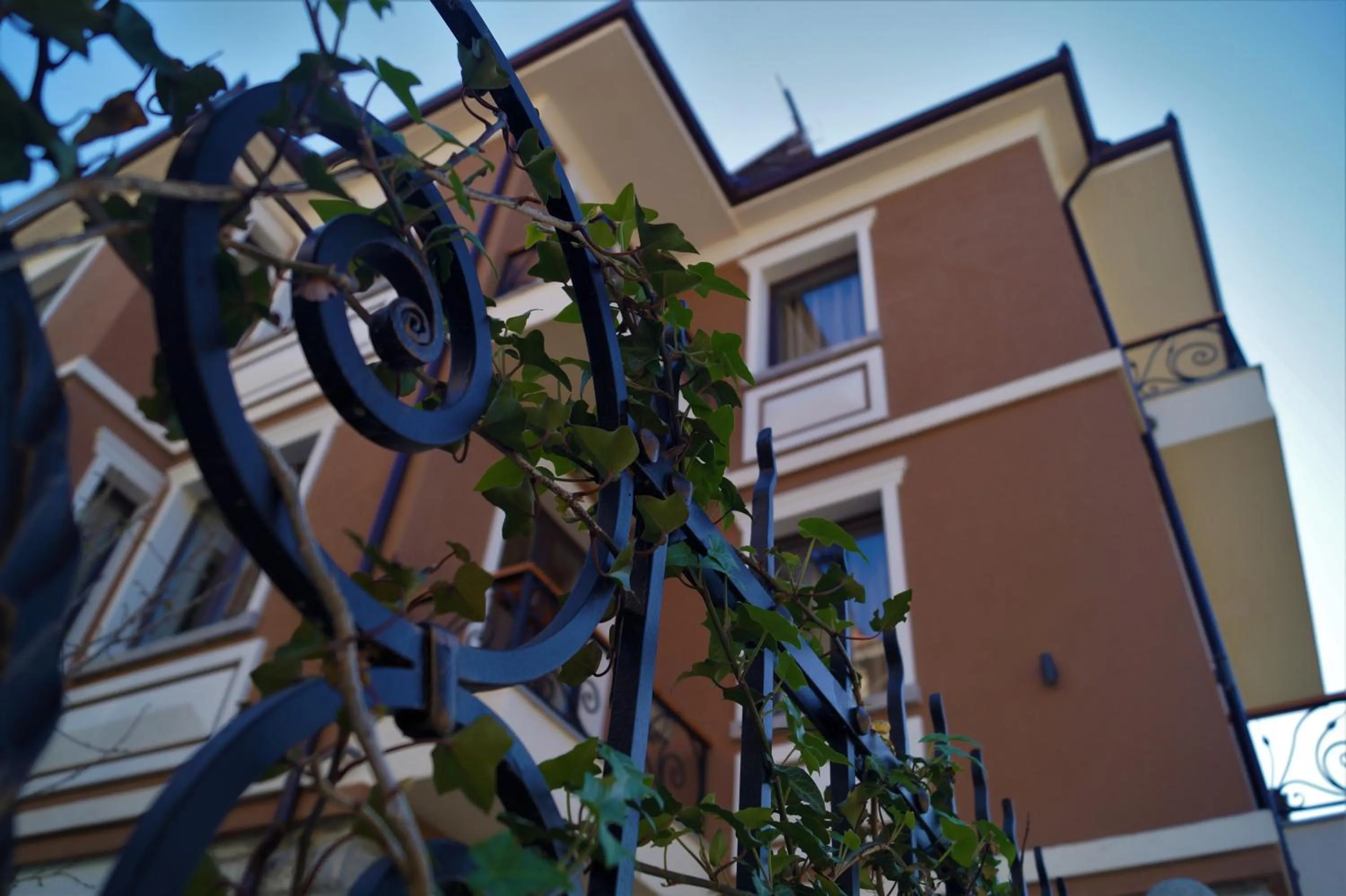 Property building in Vila Trebicka