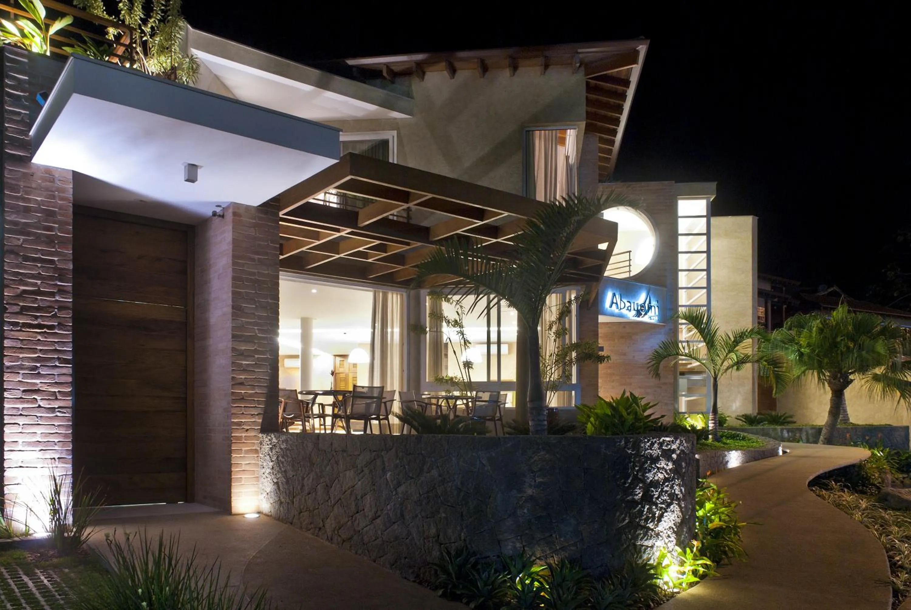 Facade/entrance in Abayomi Hotel