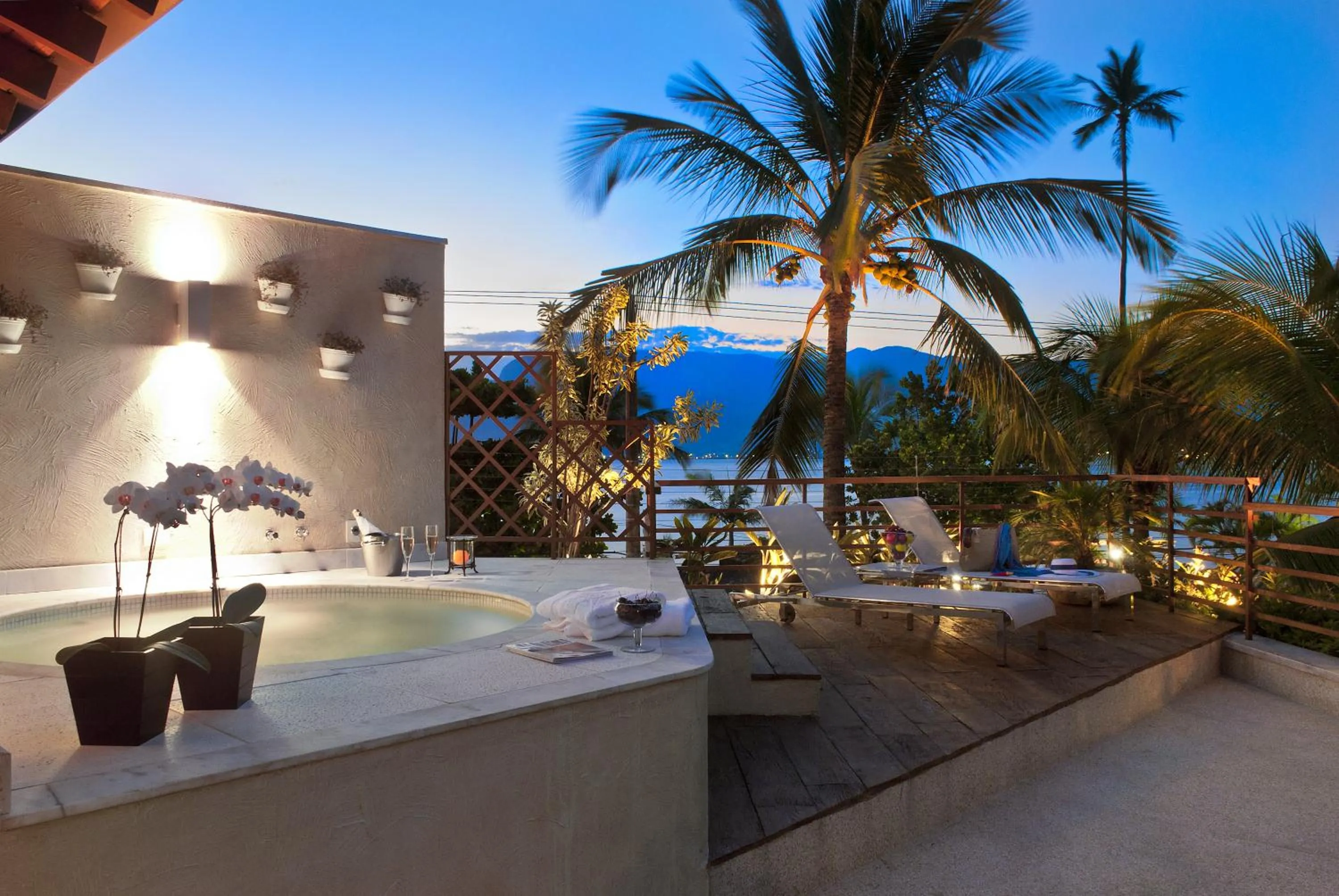 Swimming pool in Abayomi Hotel