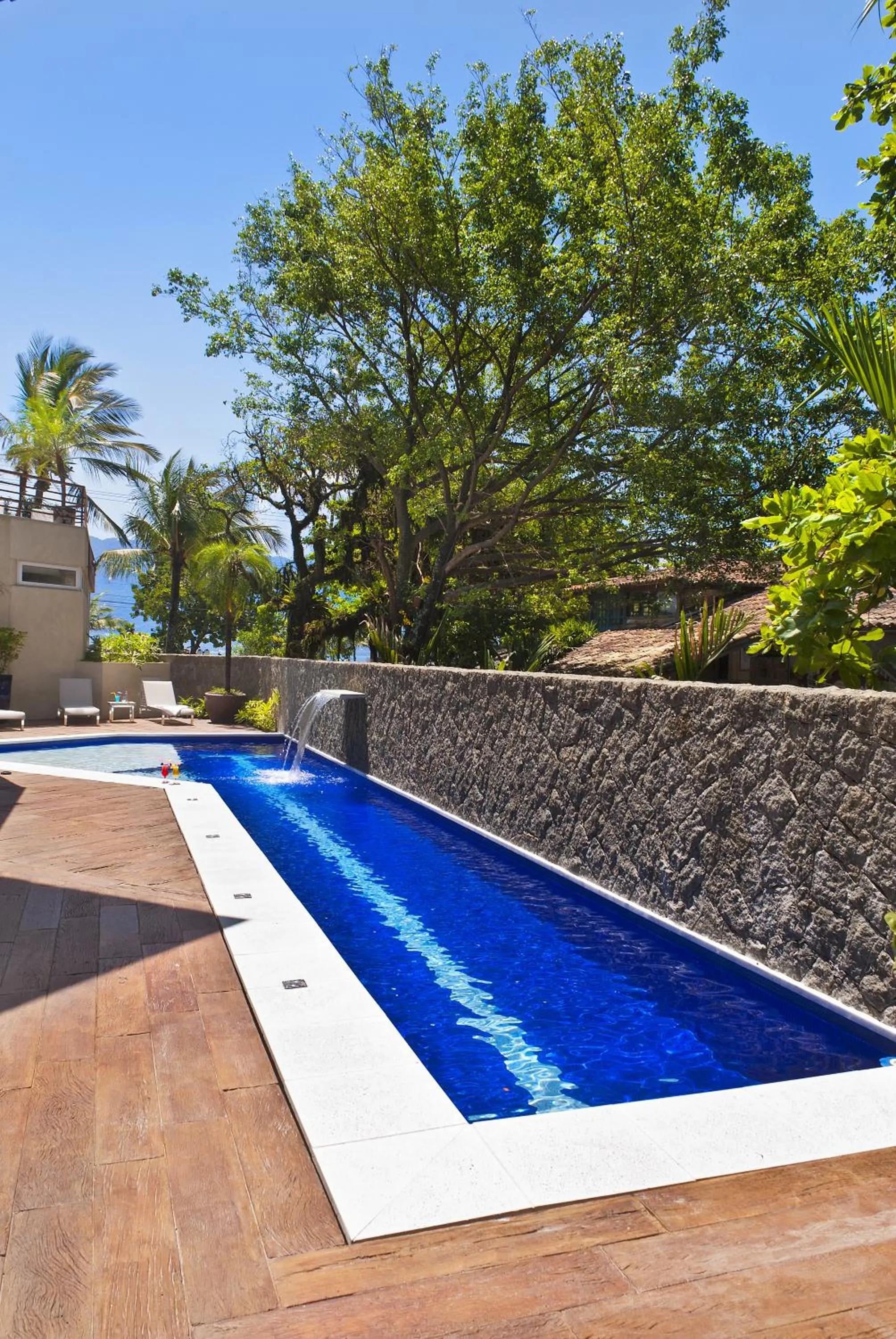 Swimming pool in Abayomi Hotel