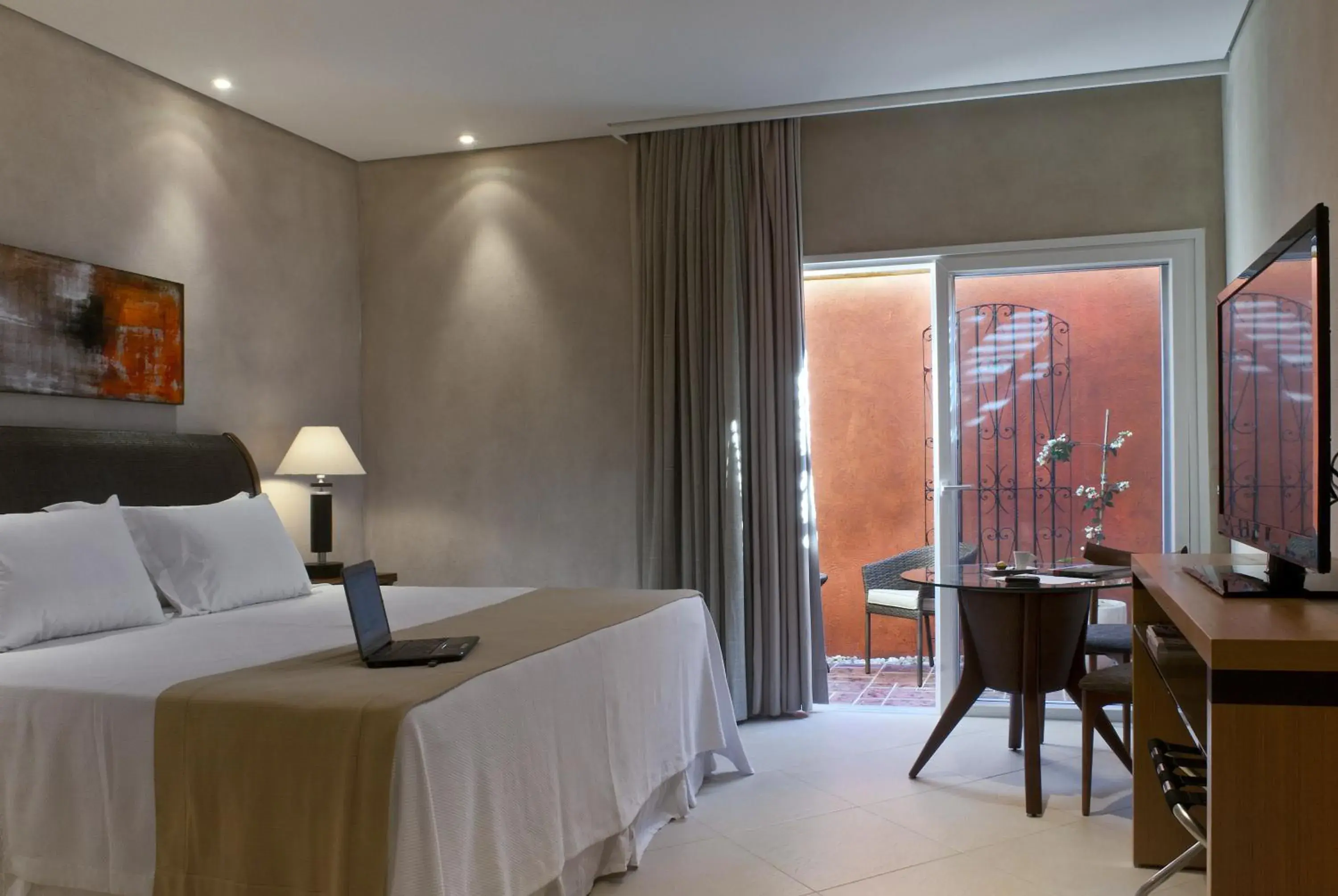 Deluxe Double Room with balcony and Garden View in Abayomi Hotel Deluxe Double Room with balcony and Garden View in Abayomi Hotel