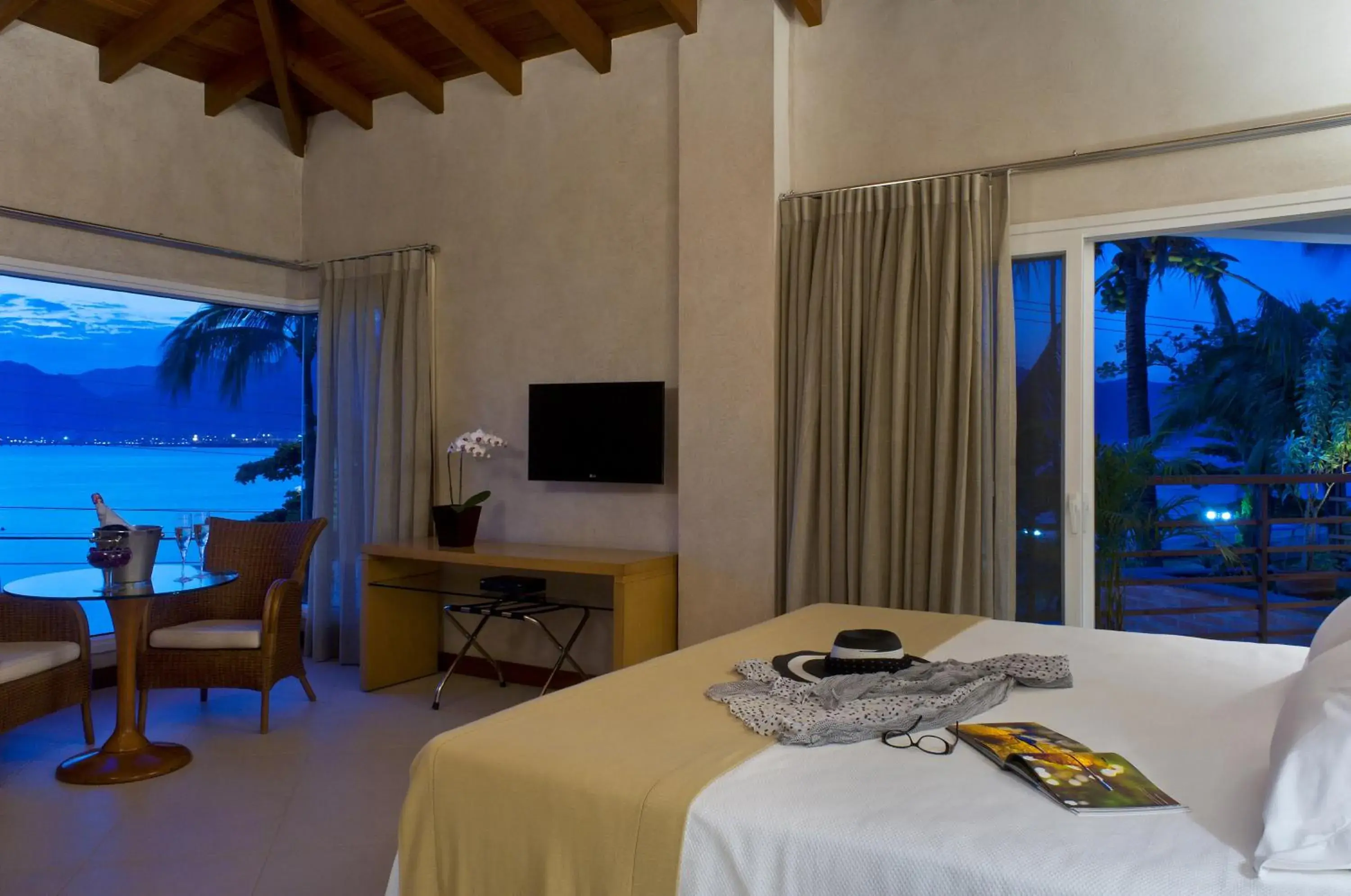 Double Room with Panoramic Sea View in Abayomi Hotel Double Room with Panoramic Sea View in Abayomi Hotel