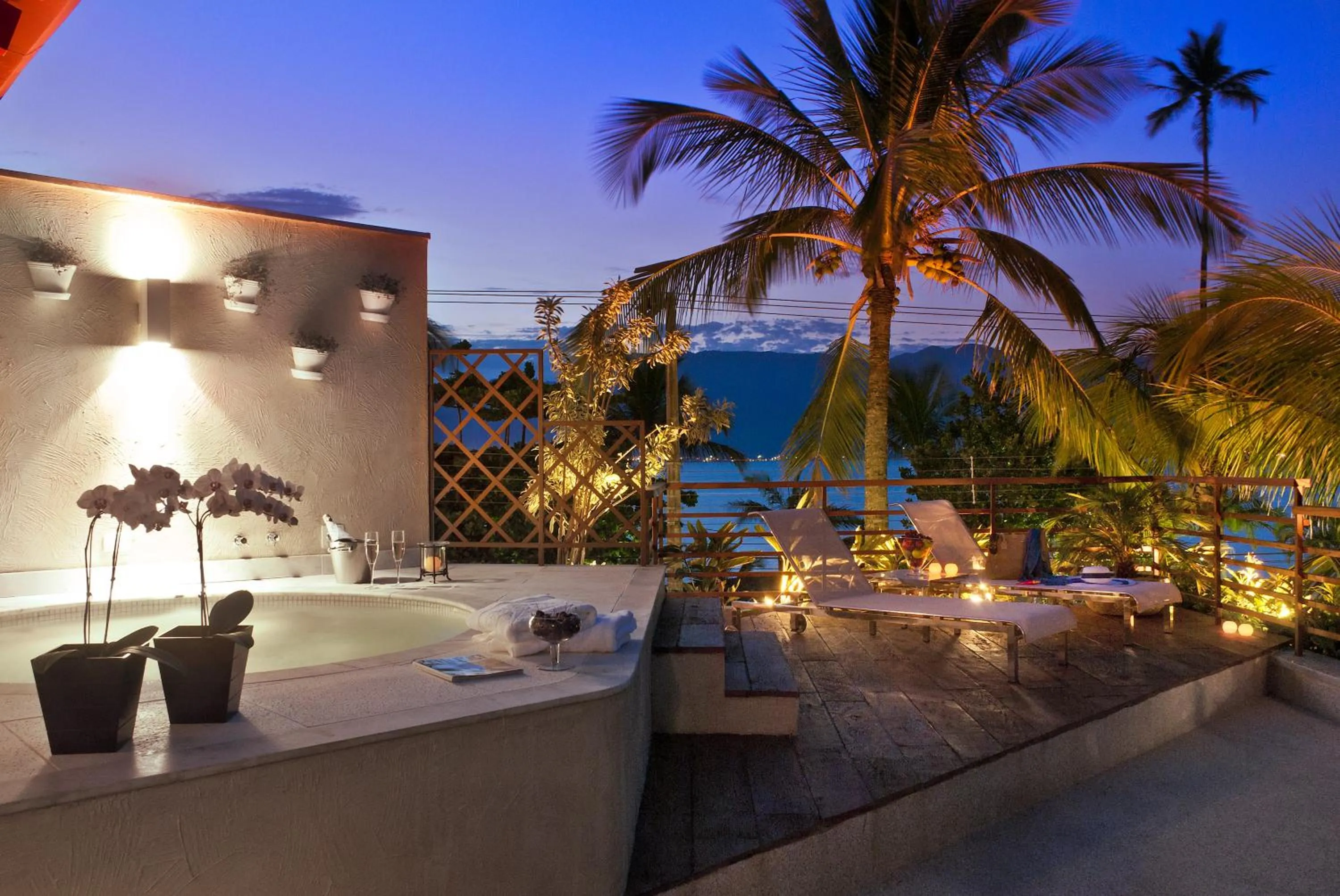 Swimming pool in Abayomi Hotel