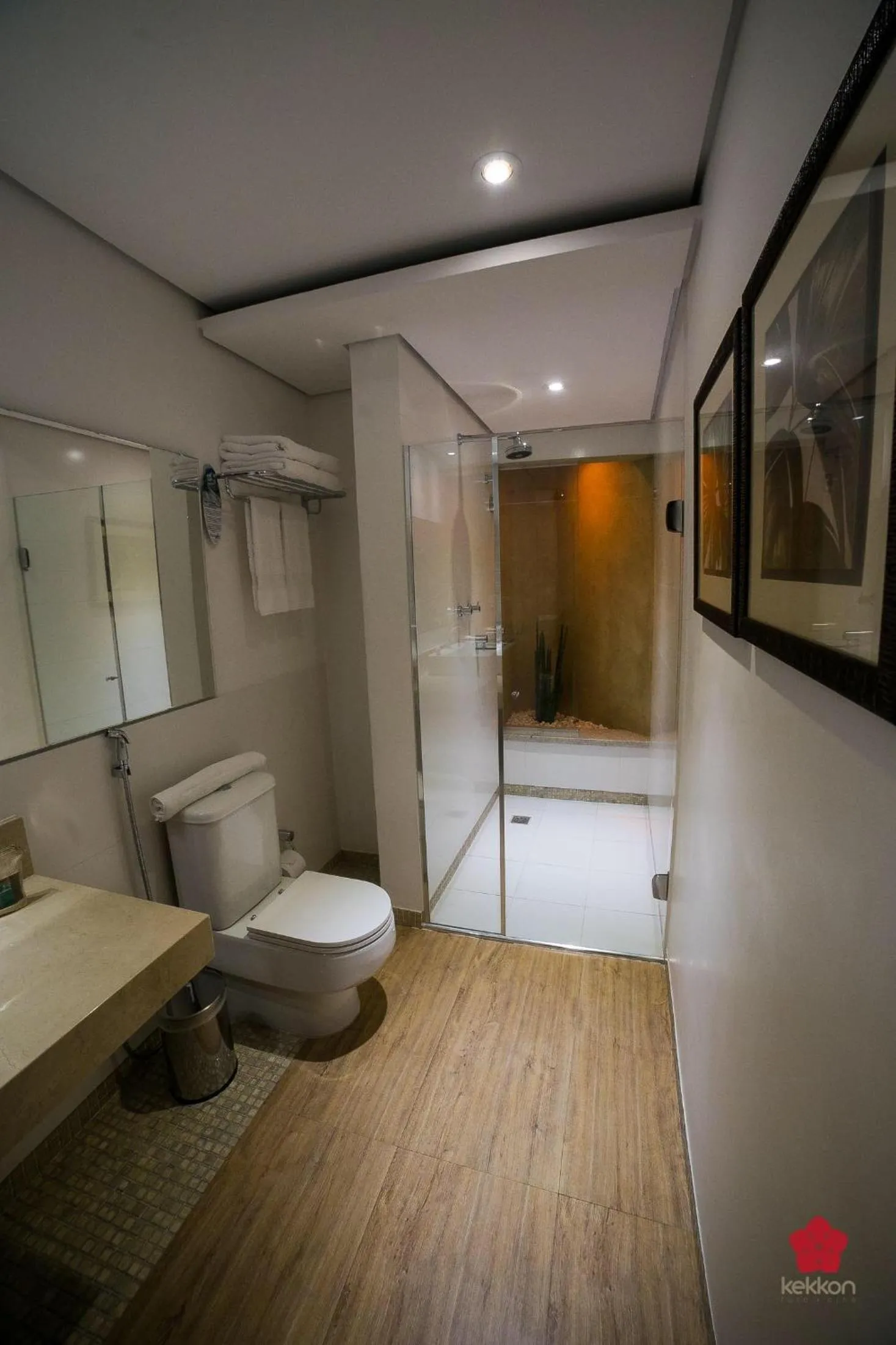 Shower in Abayomi Hotel