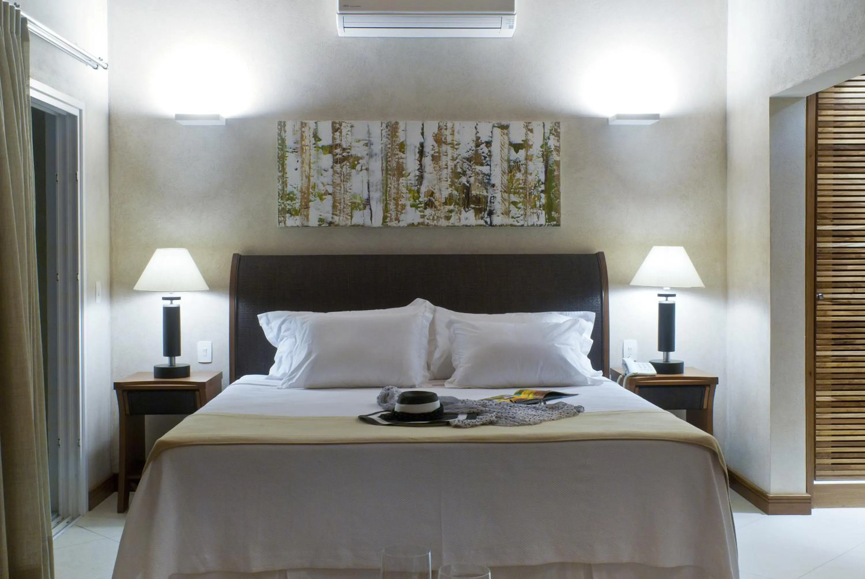 Photo of the whole room, Bed in Abayomi Hotel