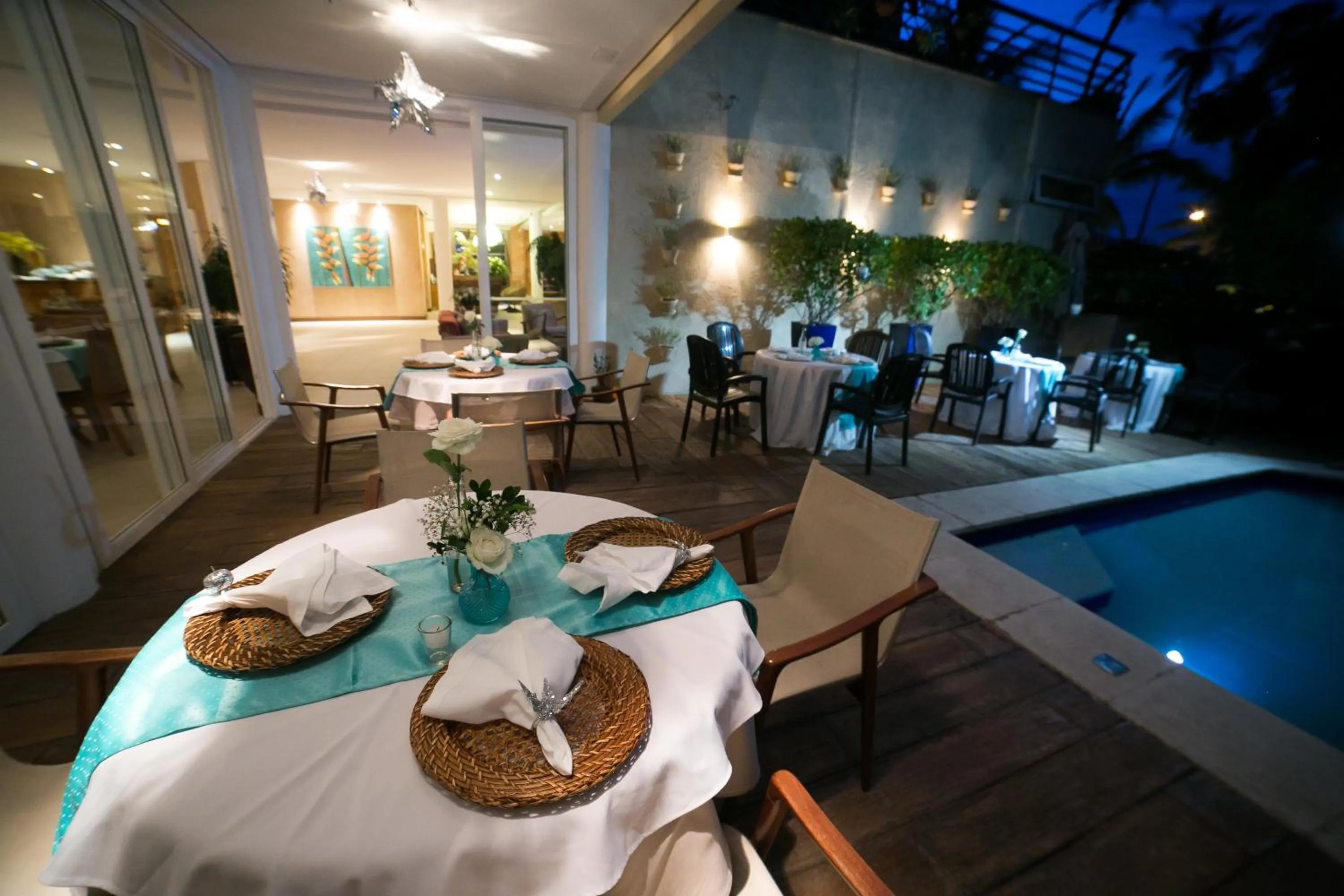 Restaurant/places to eat in Abayomi Hotel