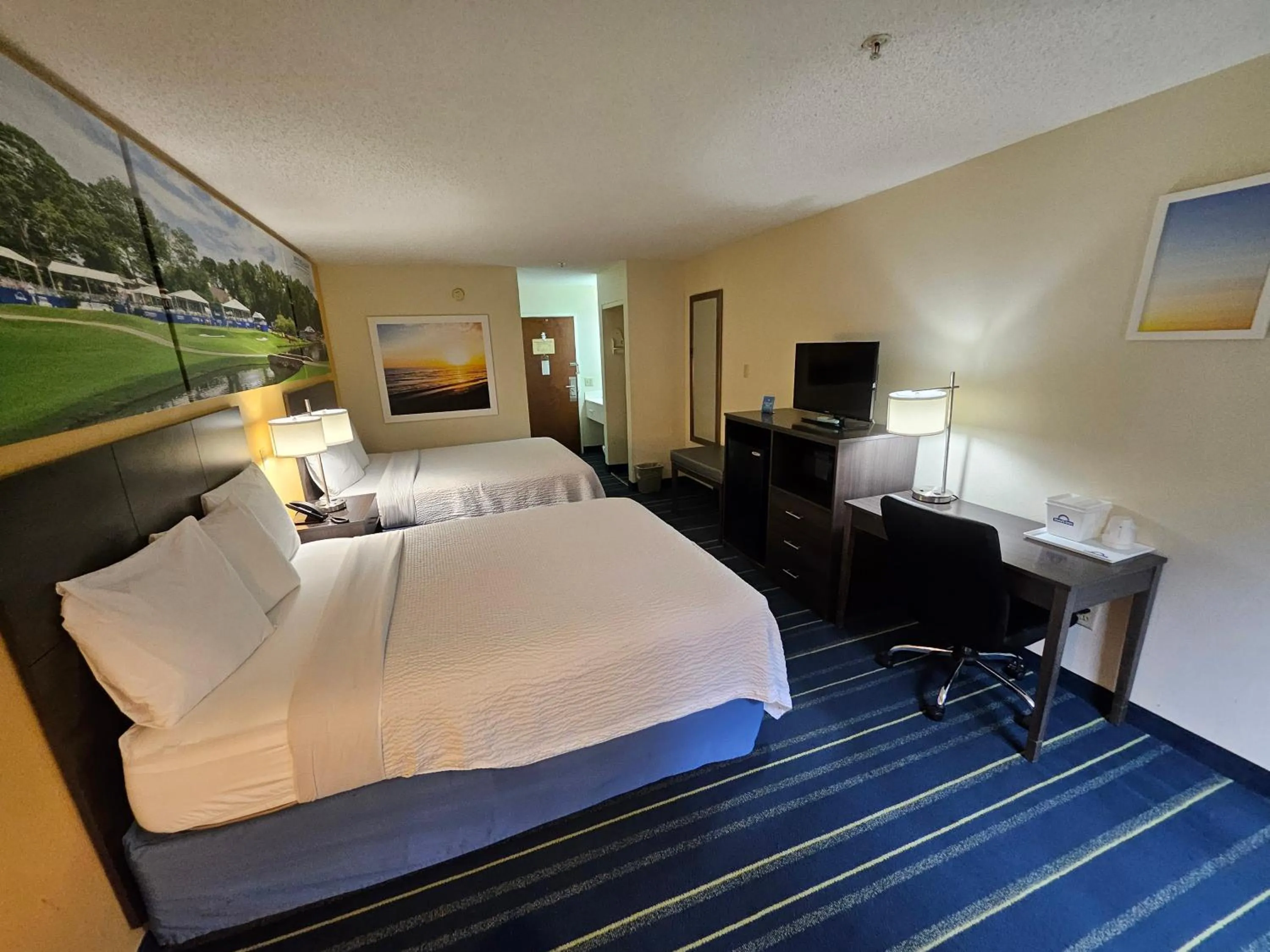 Bed in Days Inn by Wyndham Burlington East