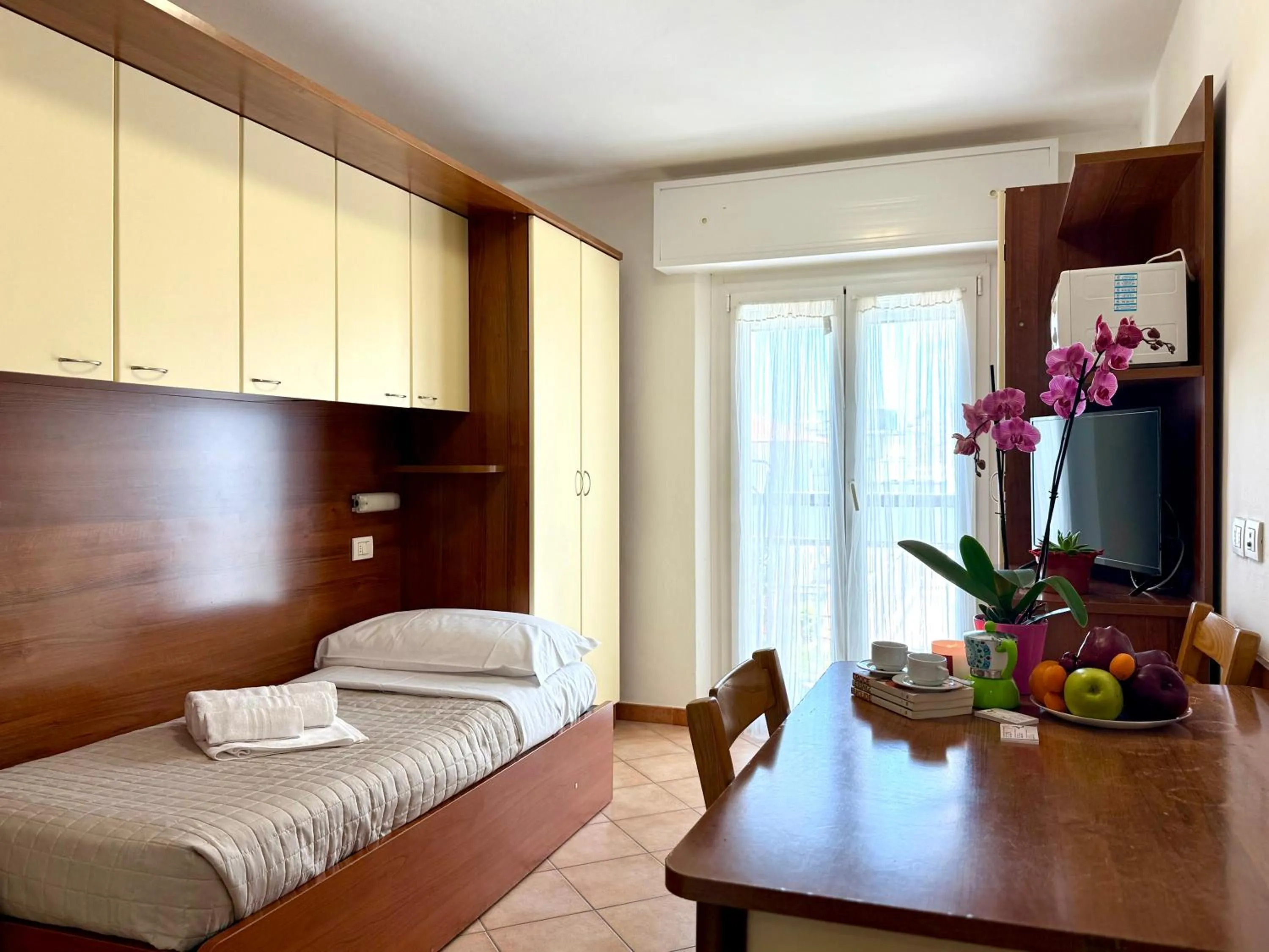 Photo of the whole room, Bed in Residence Algarve