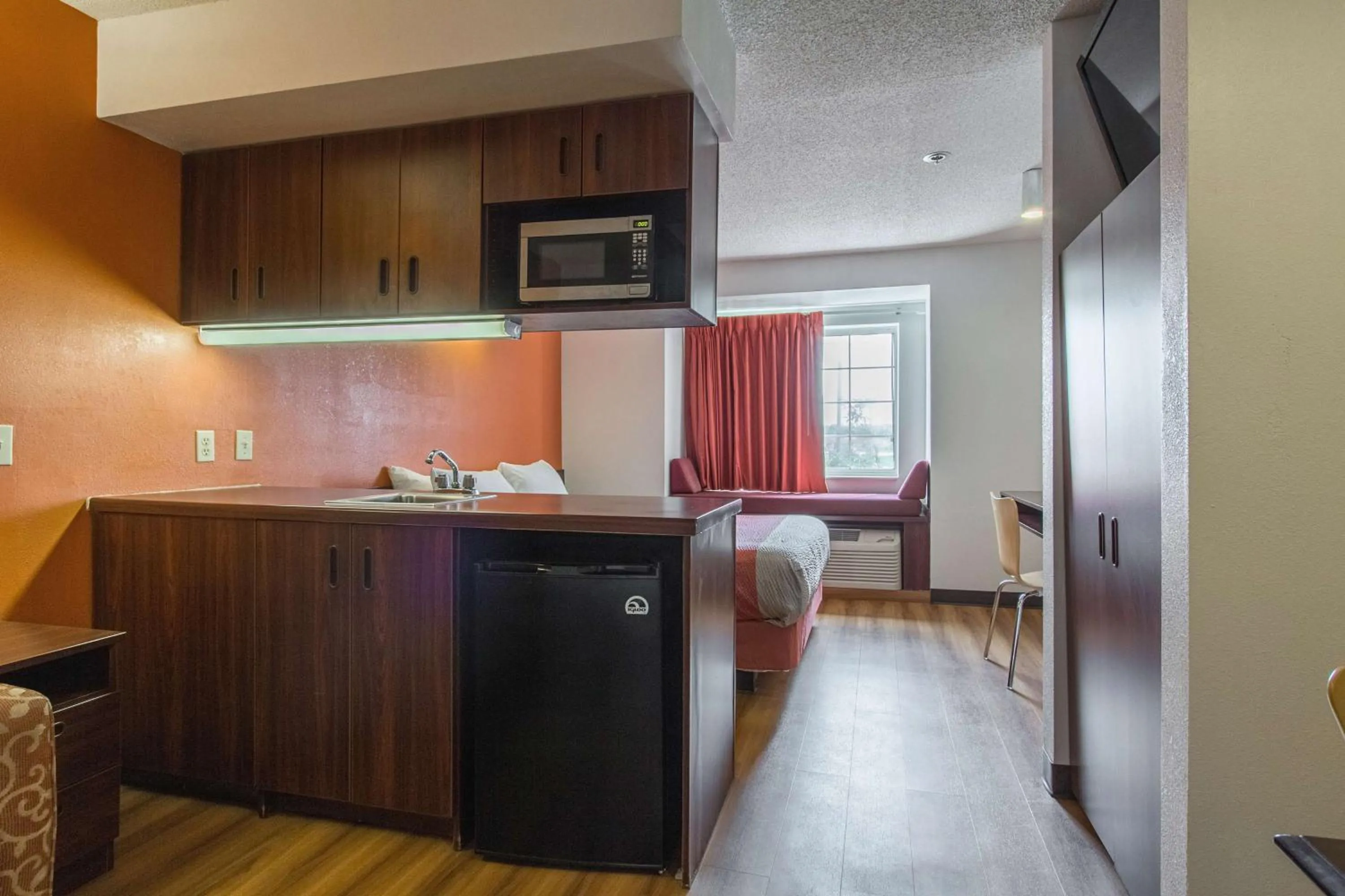 Kitchen or kitchenette in Motel 6-Streetsboro, OH